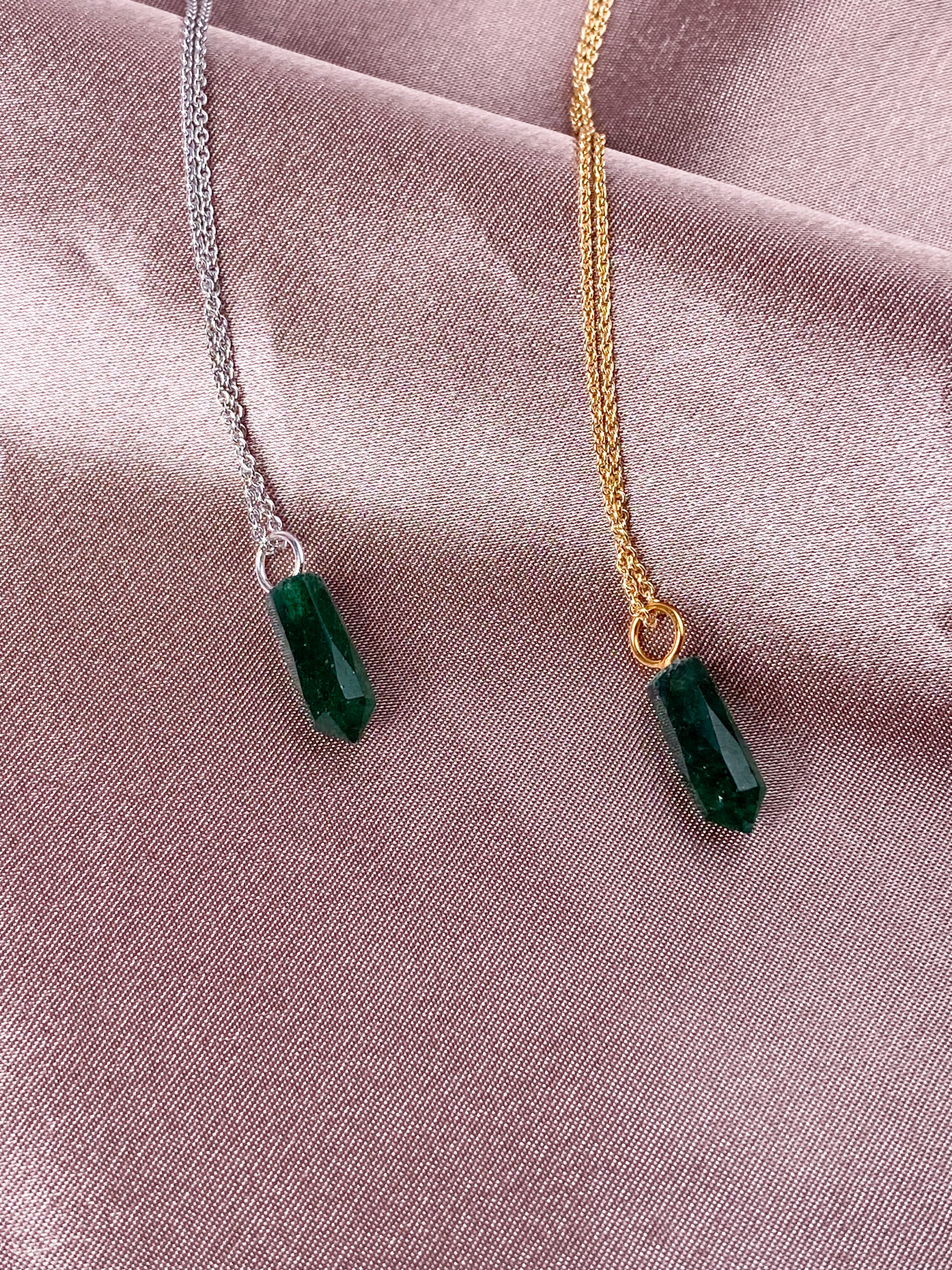 Halsband med grönt aventurinspik