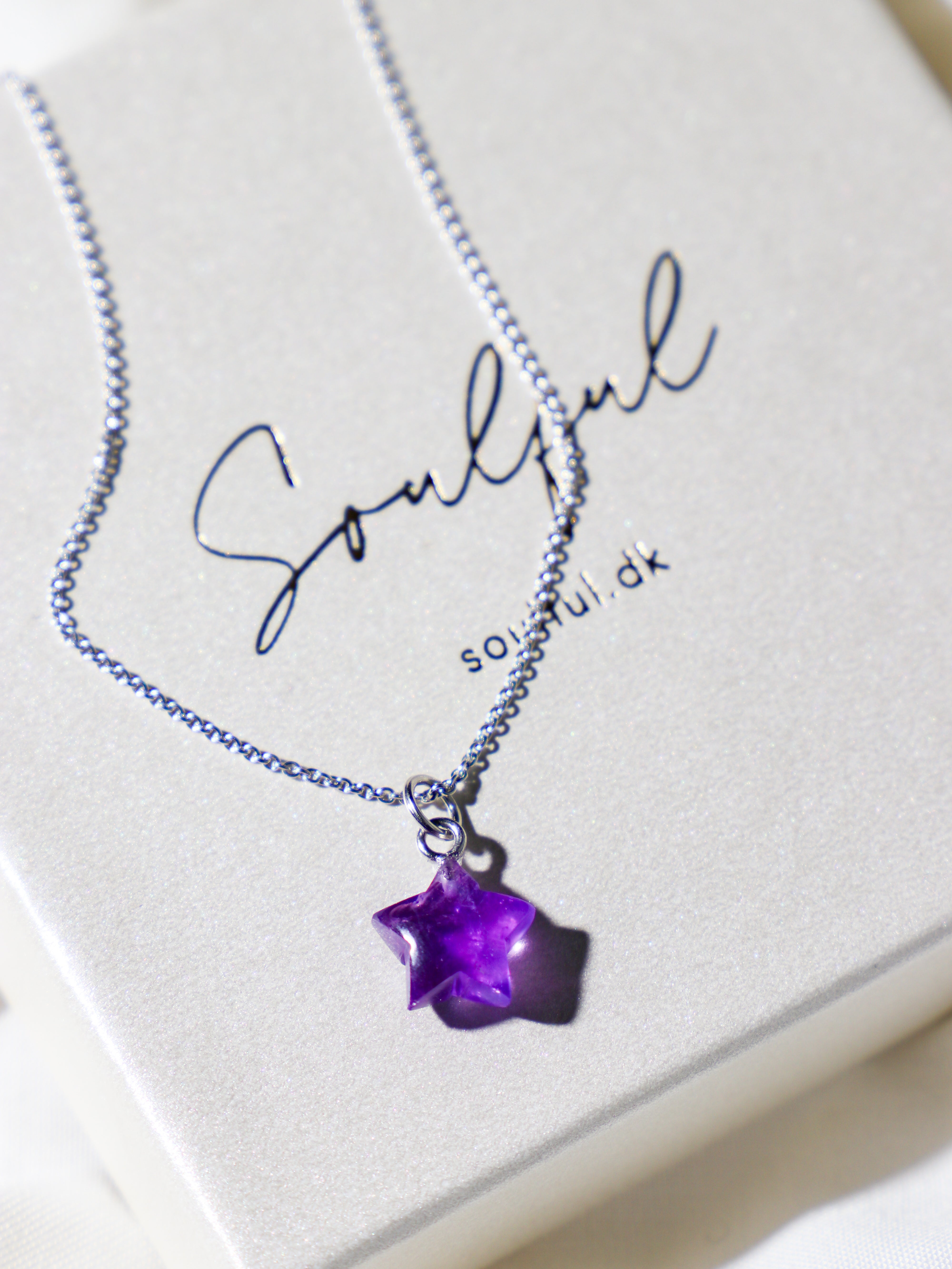 Halsband med petit hjärta i blått kalcedon