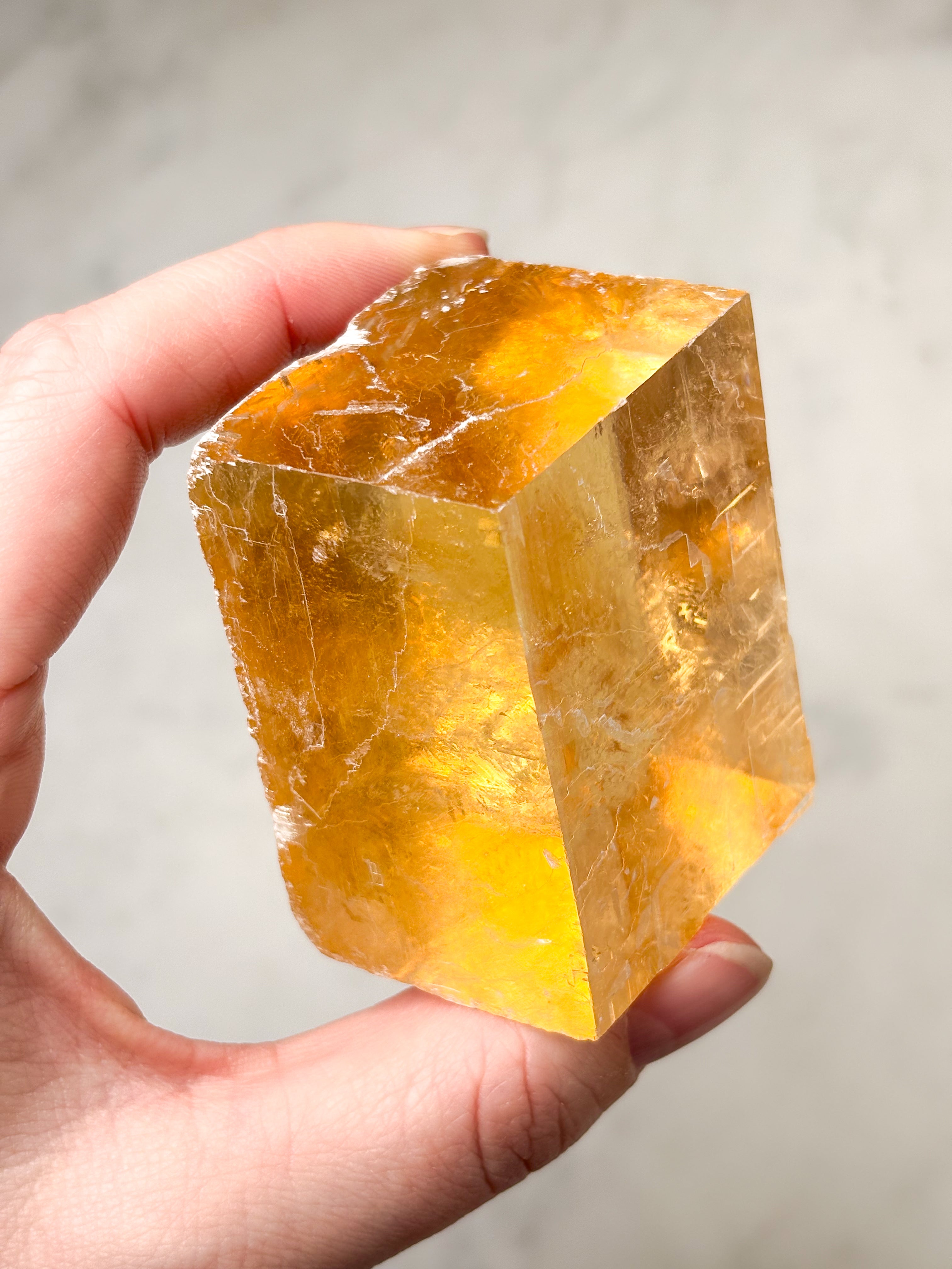 Optisk honungskalscit rå (nr 2)