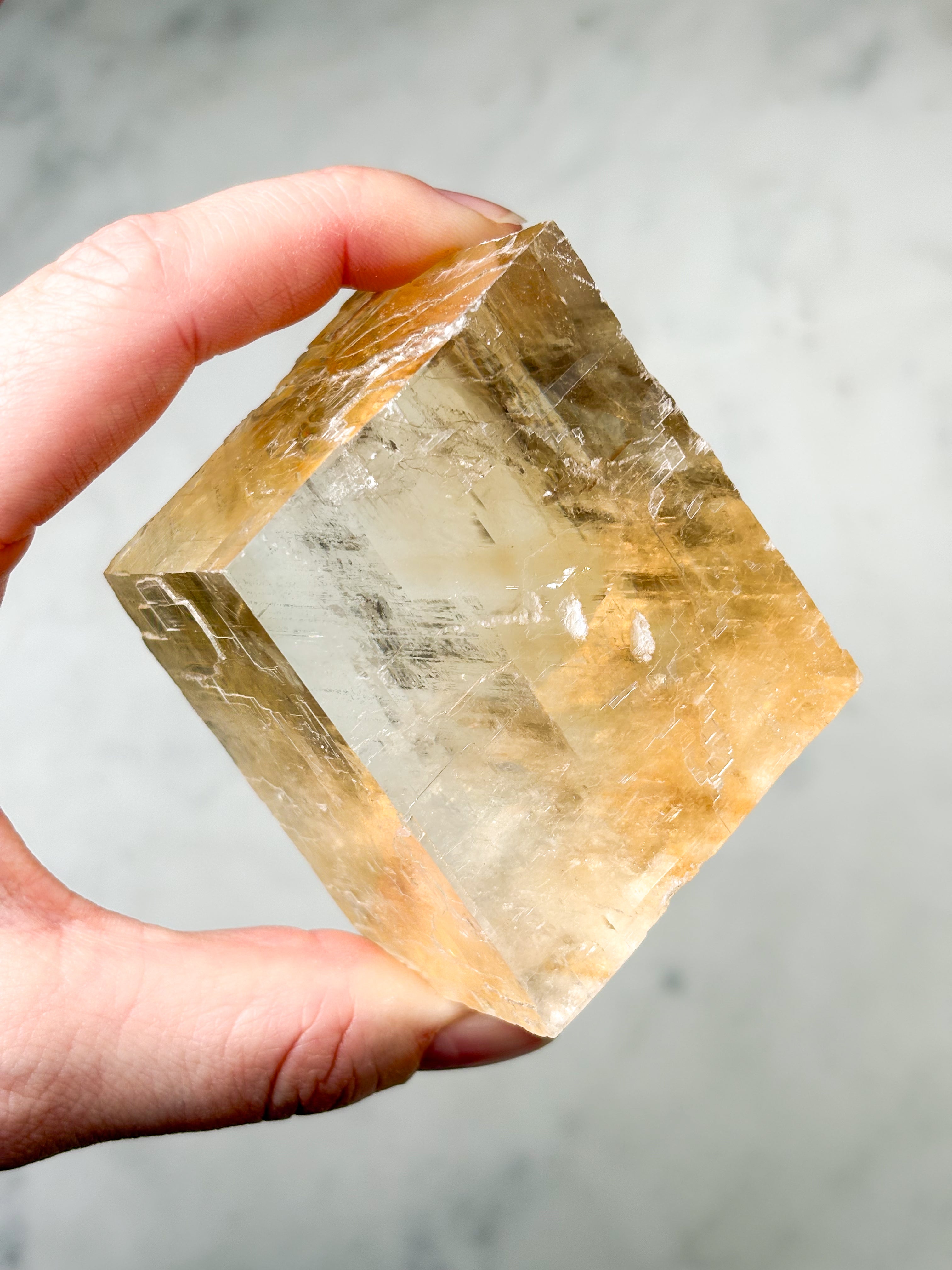 Optisk honungskalscit rå (nr 7)