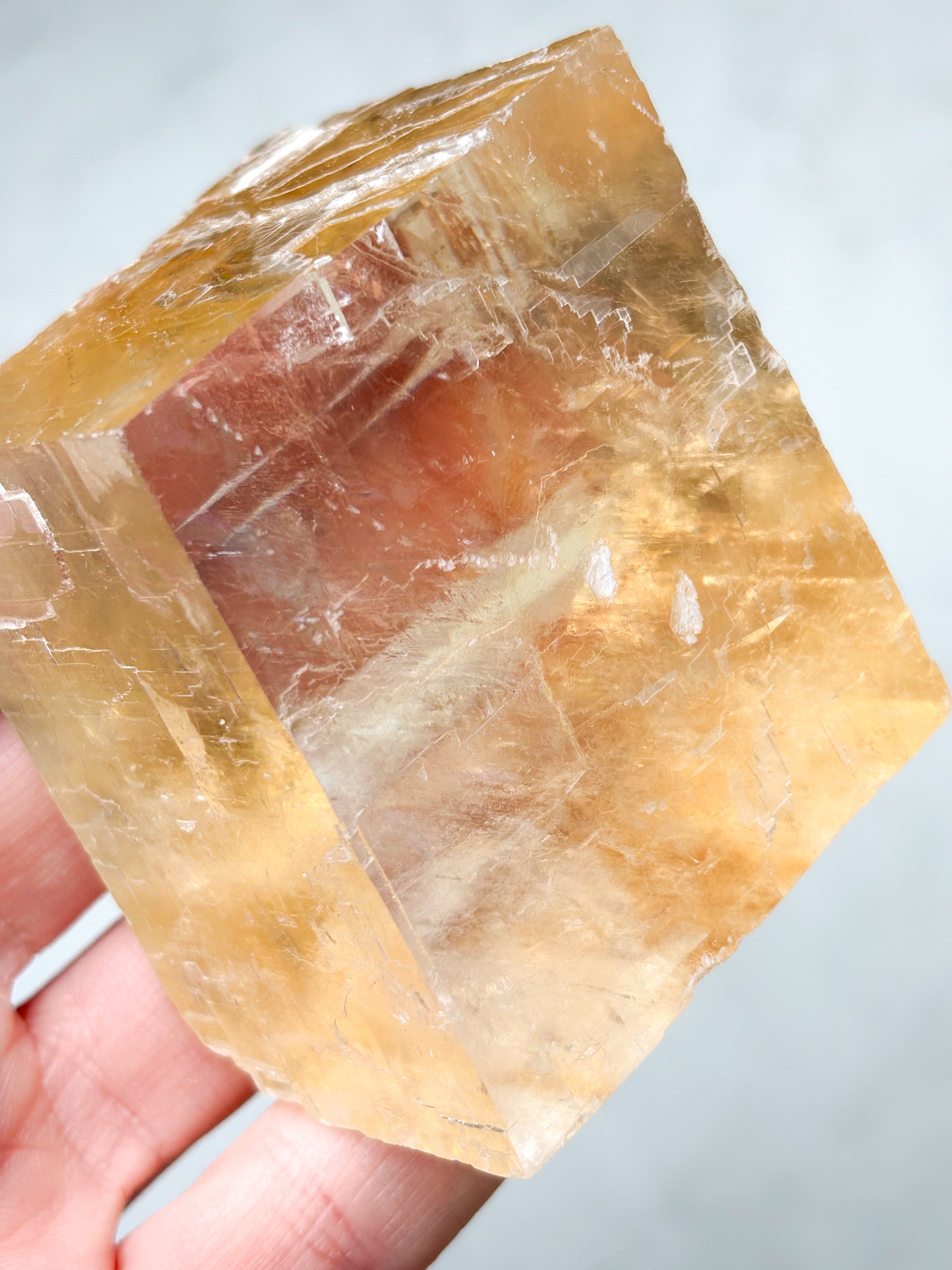 Optisk honungskalscit rå (nr 7)