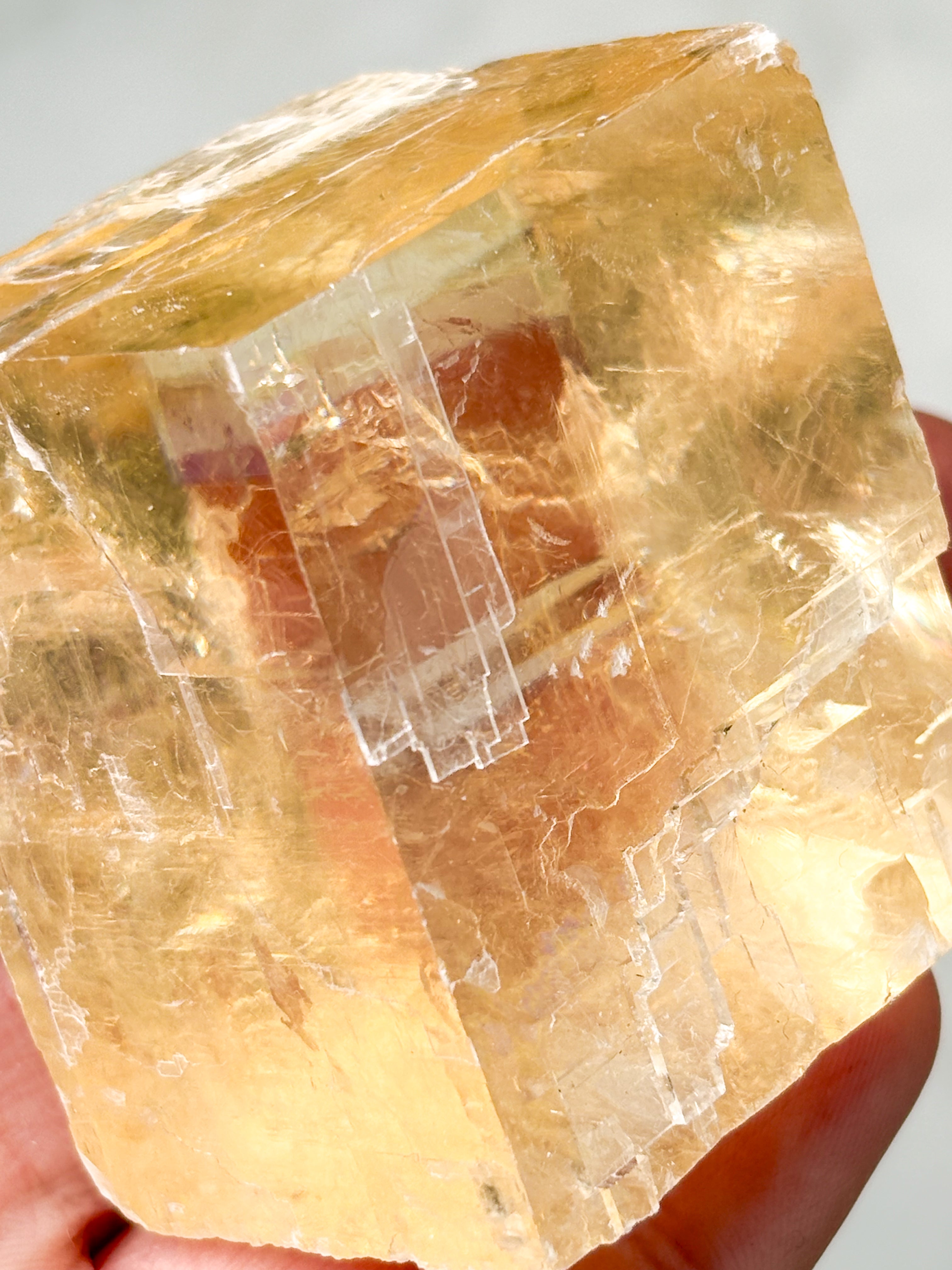 Optisk honungskalscit rå (nr 12)