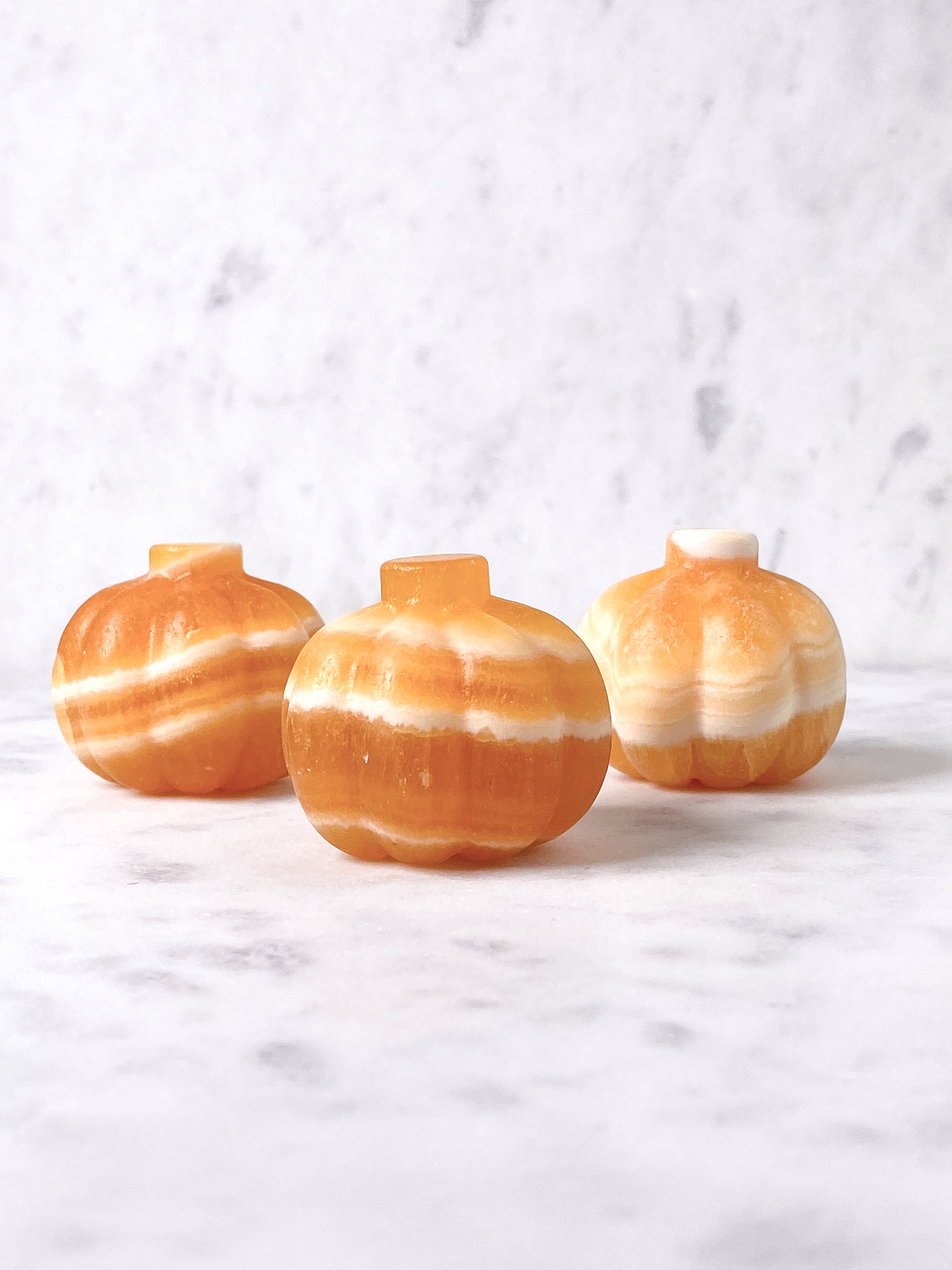 Orange kalcitpumpa med band