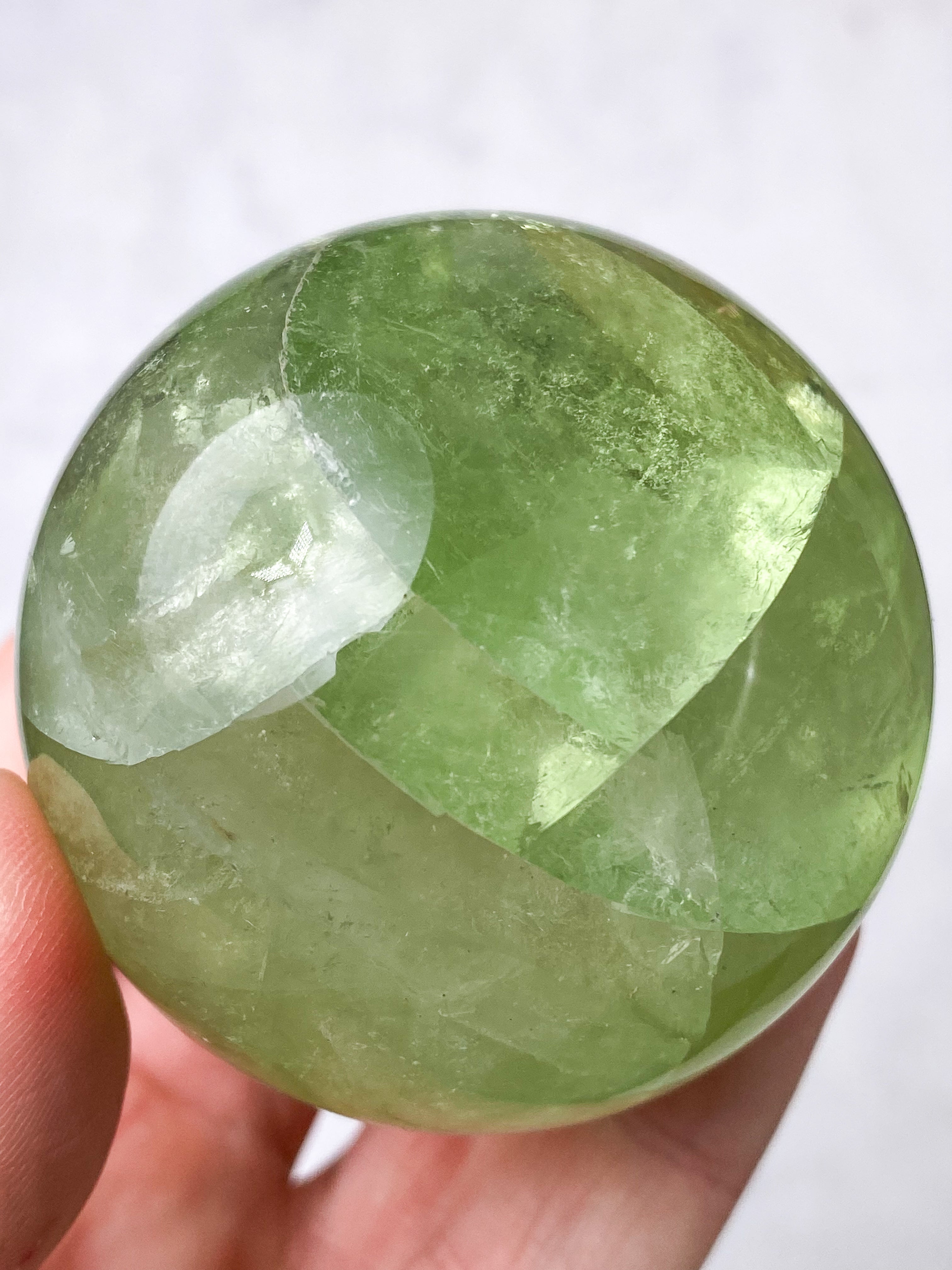 Apple Green Fluorit Kugle (Nr. 6)