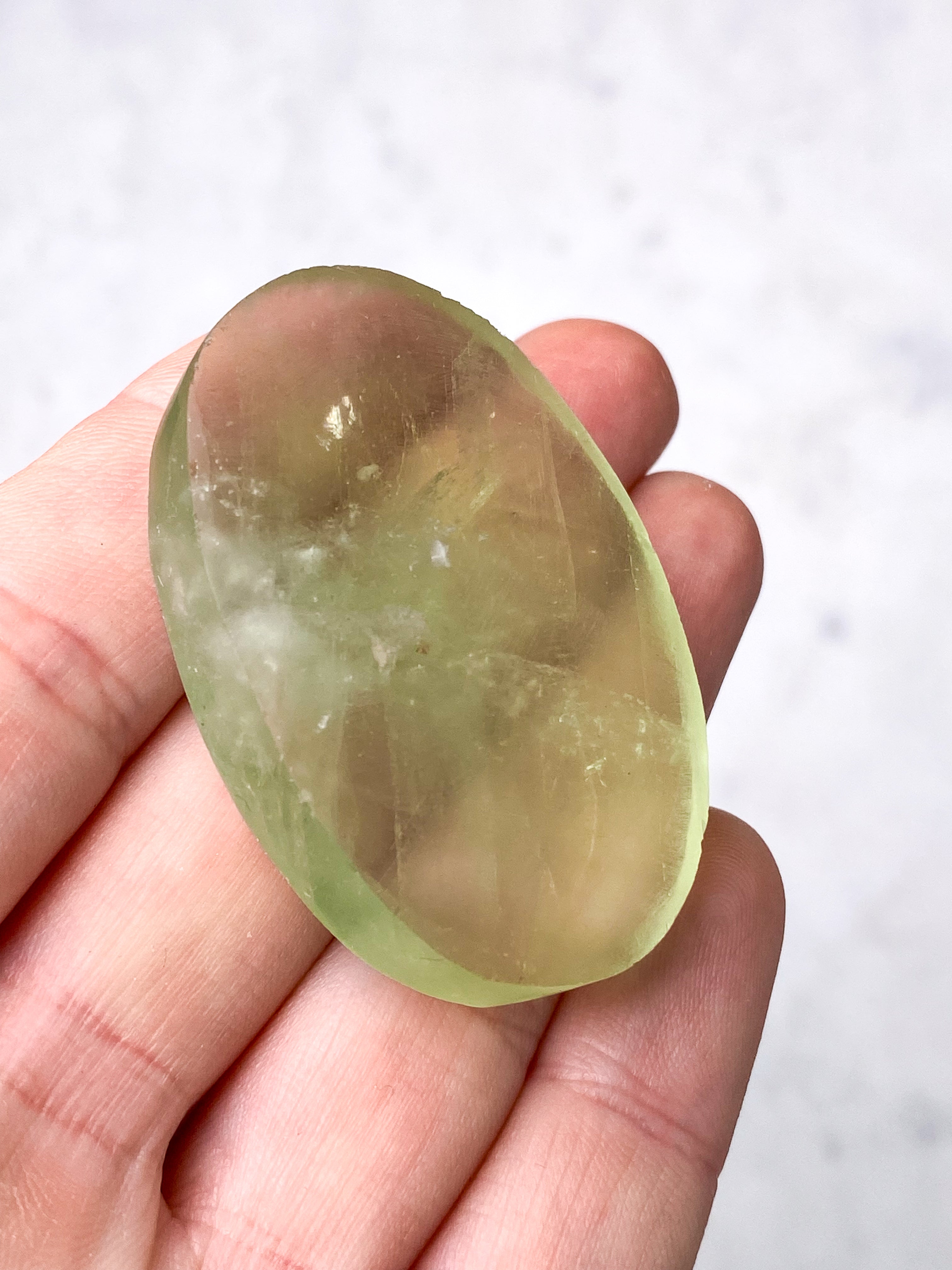 Apple Green Fluorit Palmstone (Nr. 12)