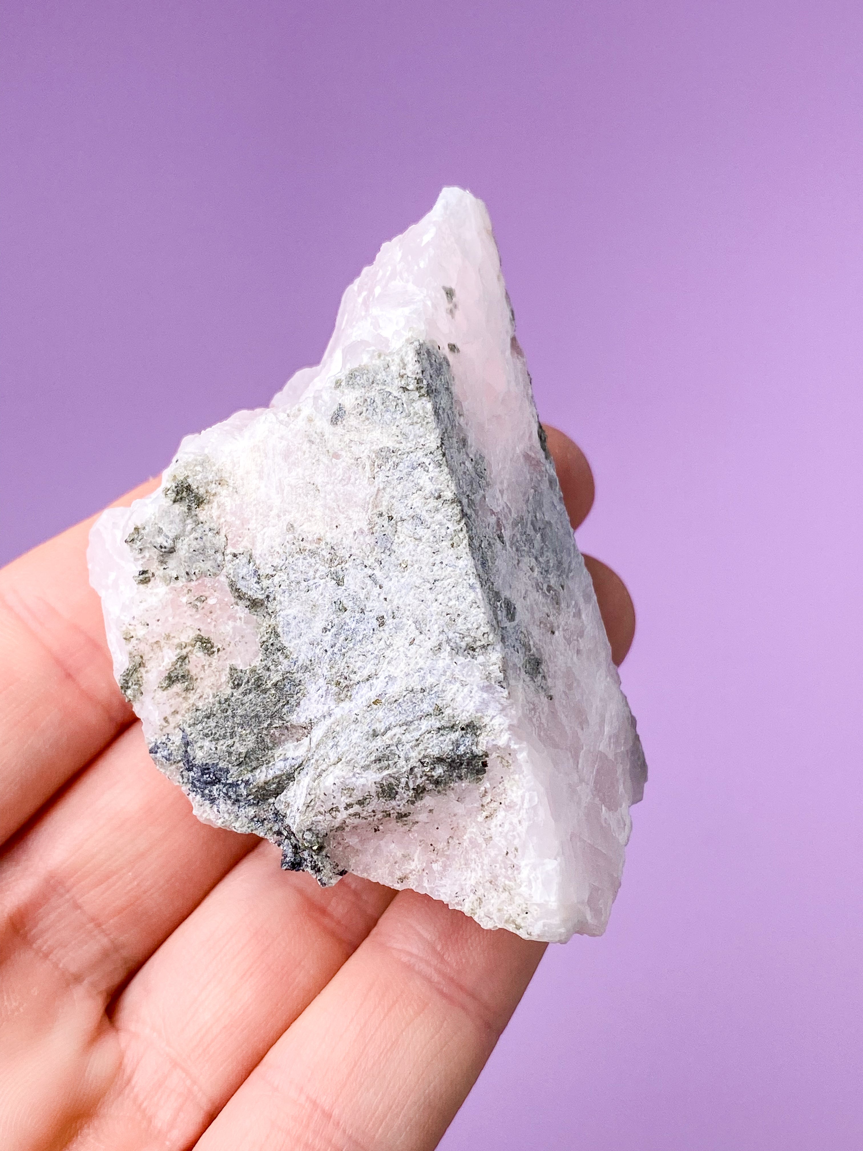 Lepidolite kulor polerade