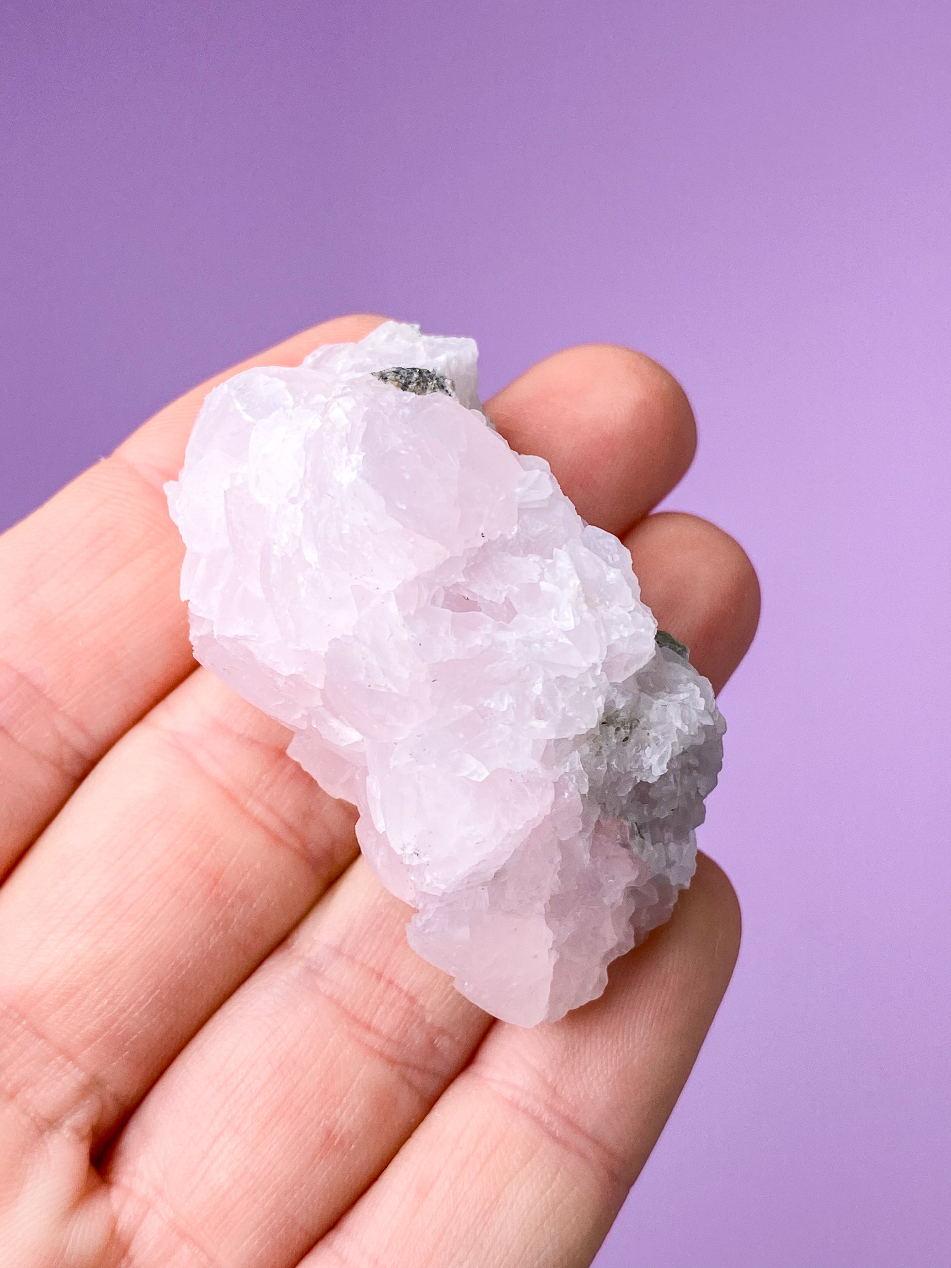 Lepidolite kulor polerade