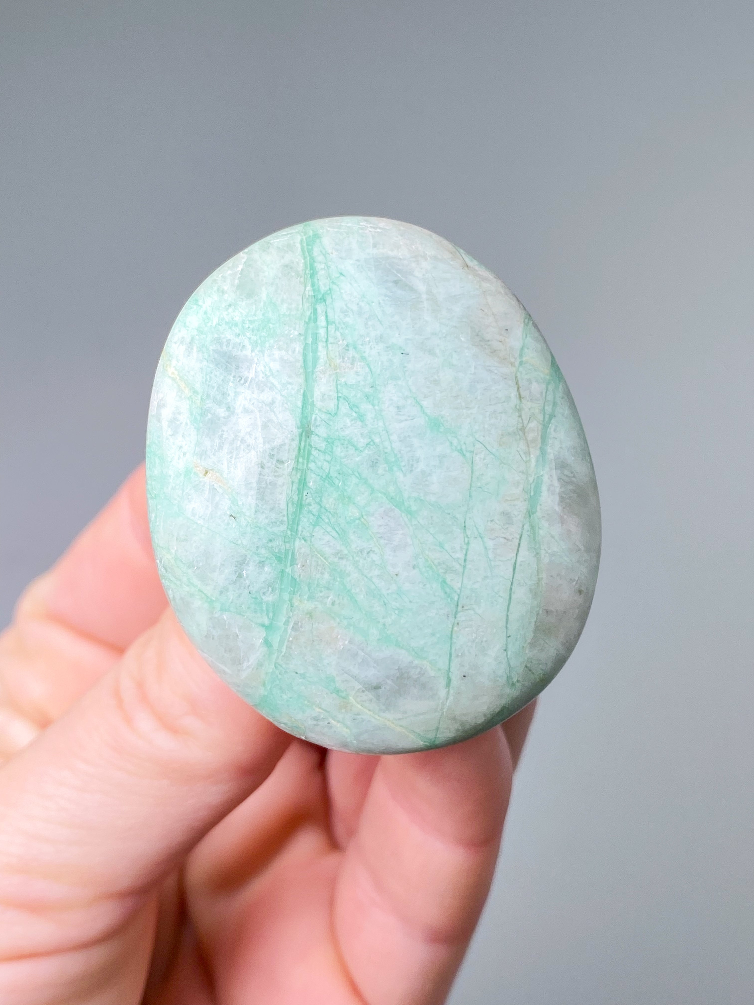 Grön månsten (garnierit) palmsten (nr 9)