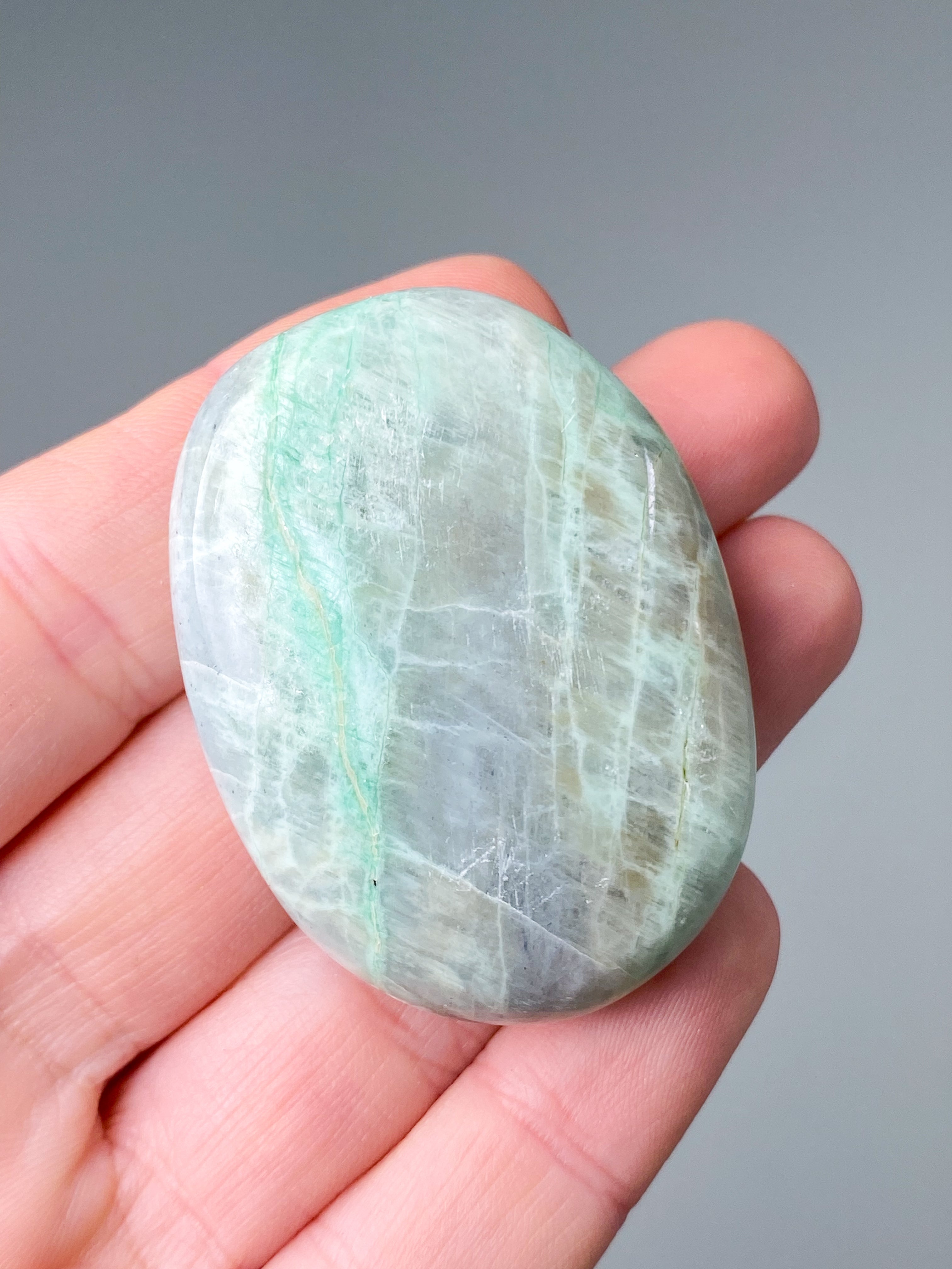 Grön månsten (garnierit) palmsten (nr 10)