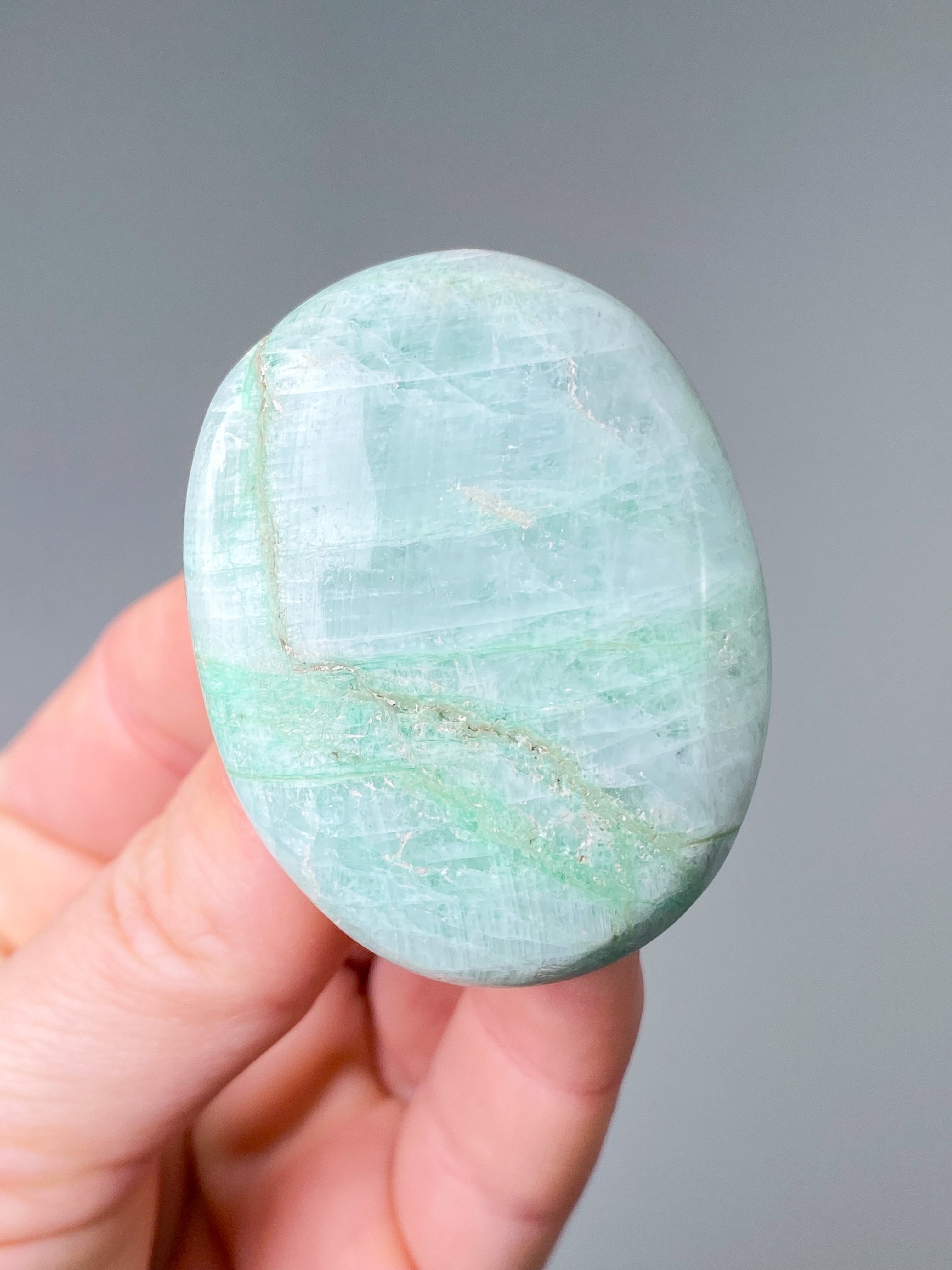 Grön månsten (garnierit) palmsten (nr 11)