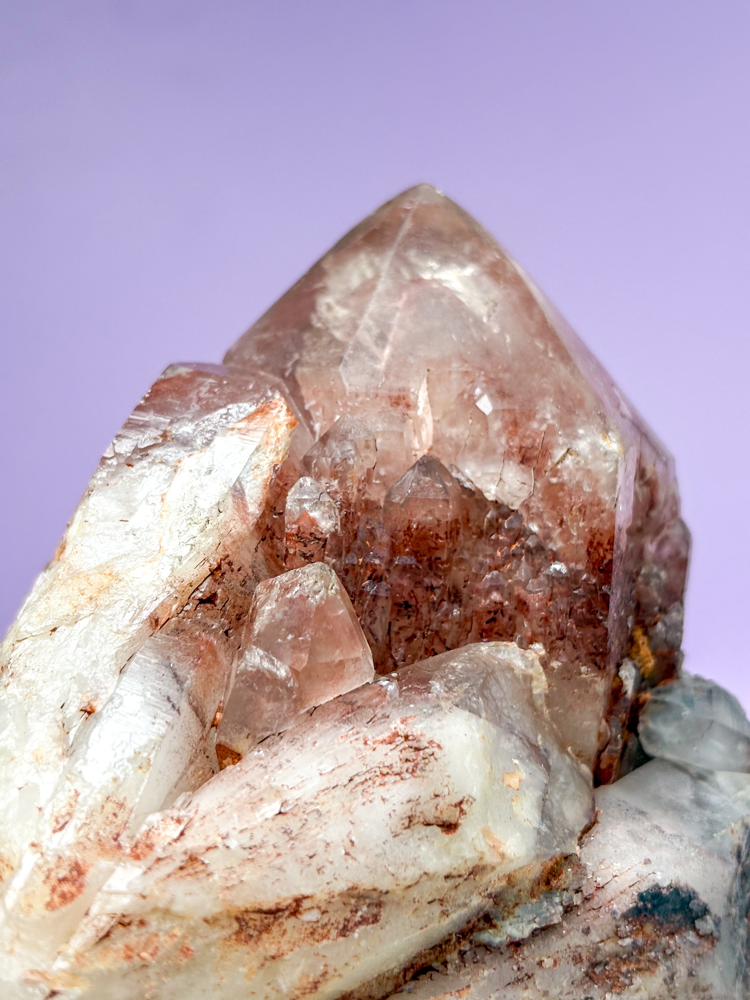 Rød Lithium Kvarts Klynge (Nr. 2)