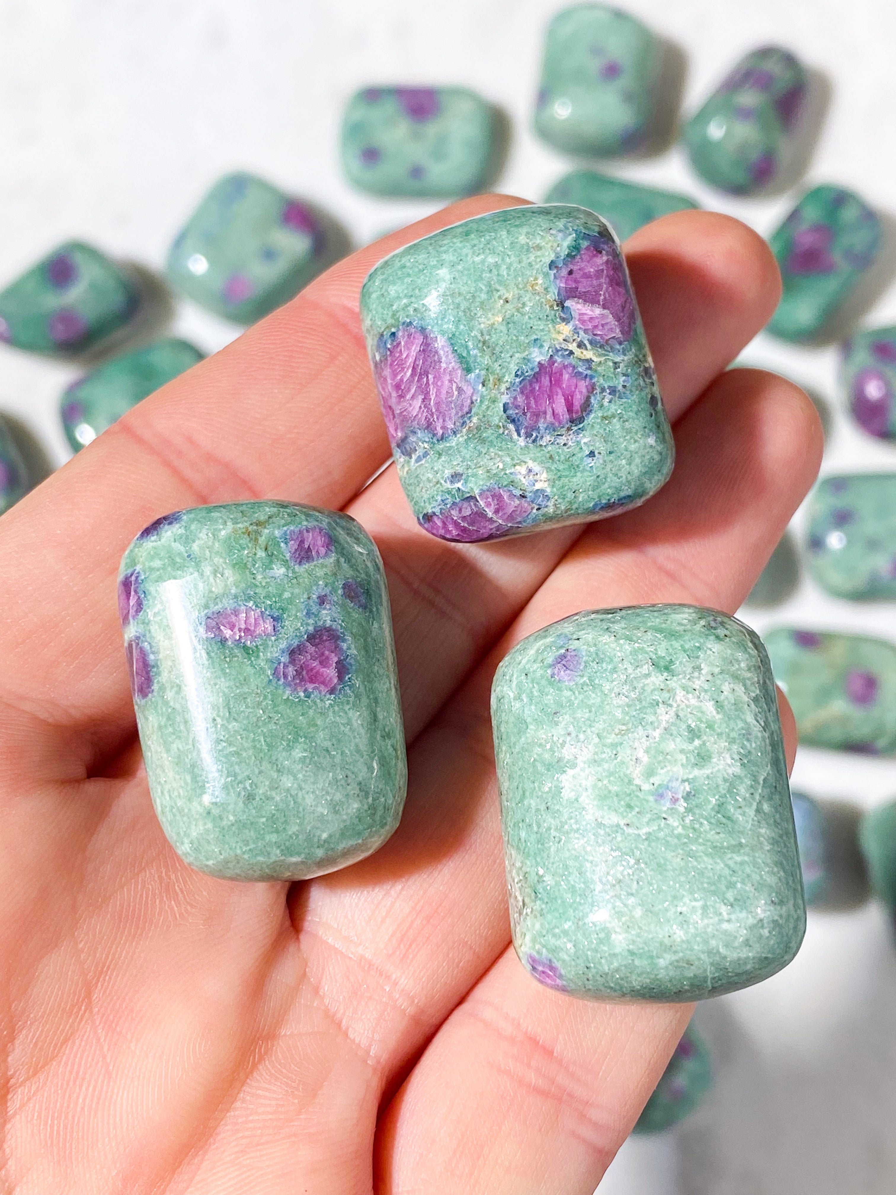 Rubin Fuchsit Pocket Stone - Exklusiv kvalitet