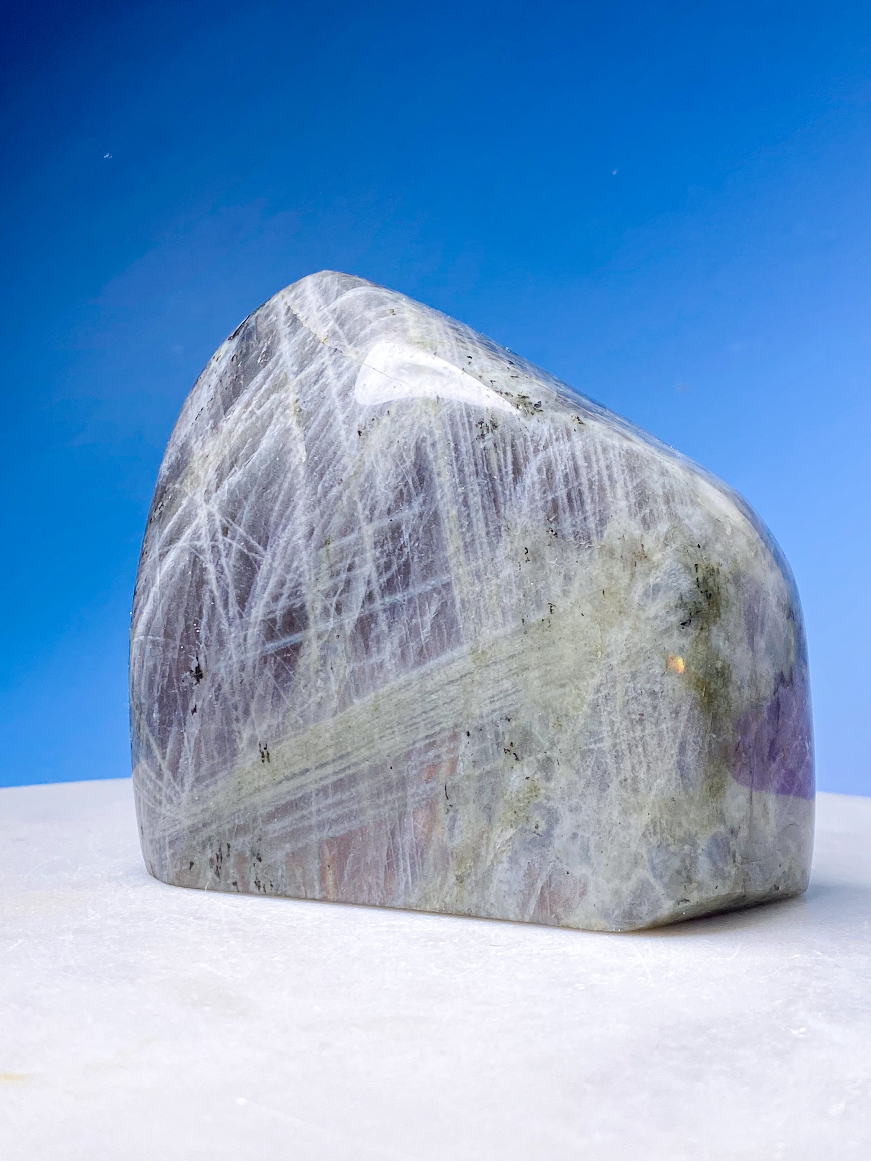 Lila Labradorit Friform (Nr 1)