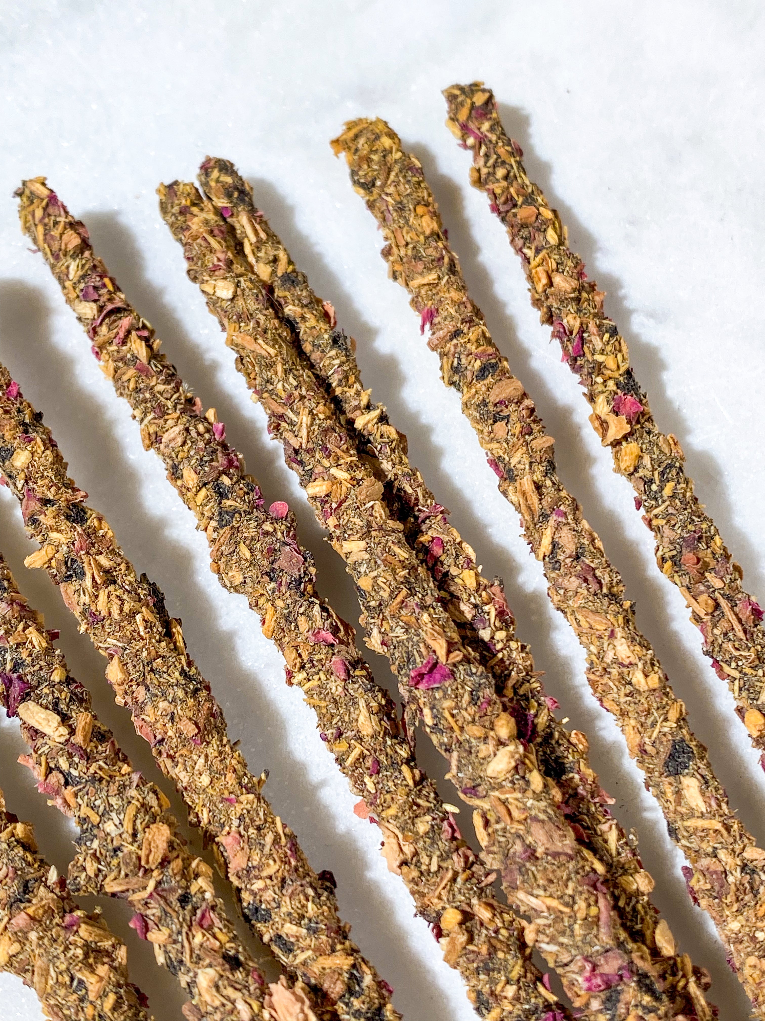 Rosenblad och Palo Santo rökelsepinnar (8 st.)