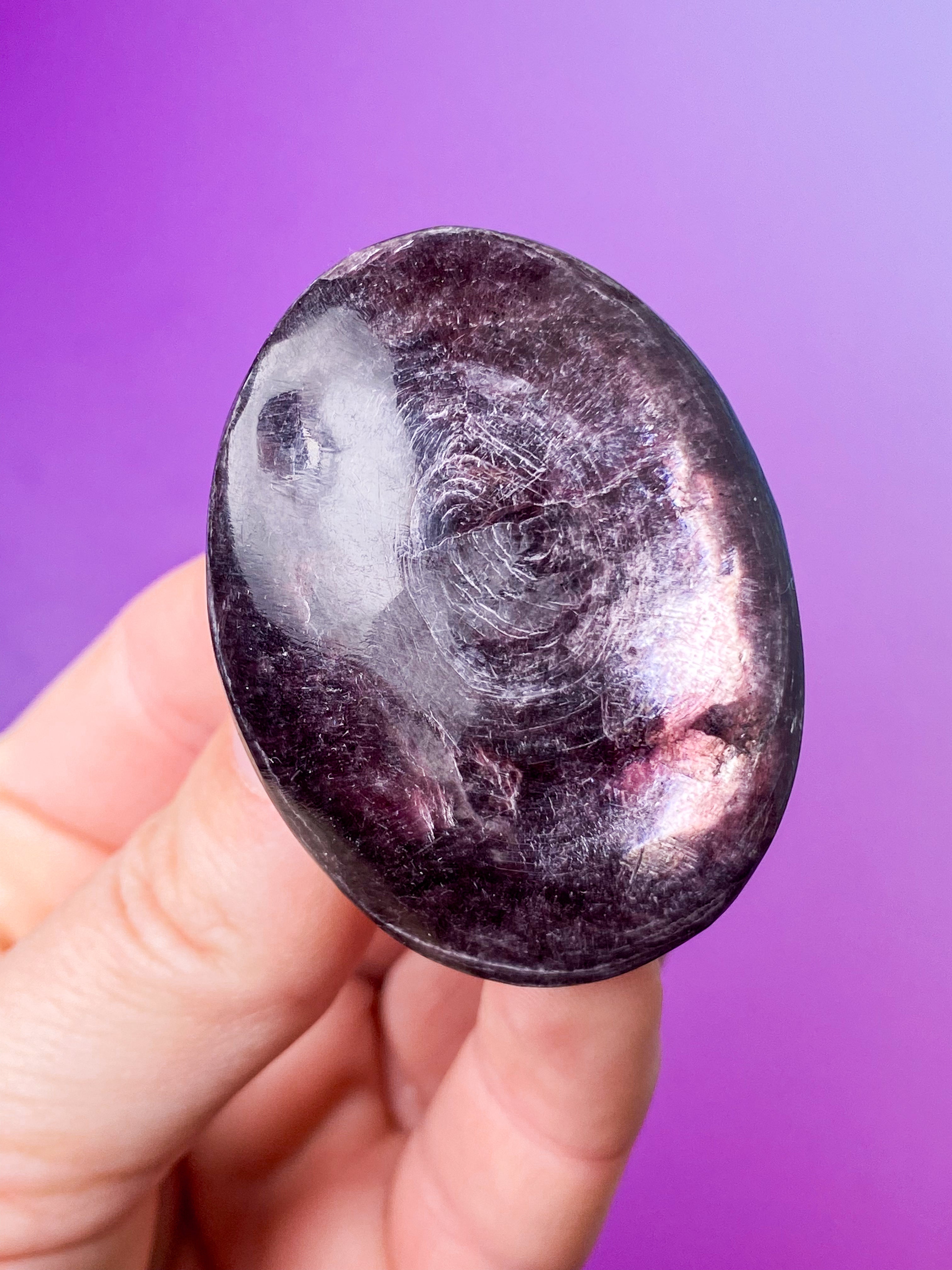 Gemmy Lepidolite Palmstone (nr 4)