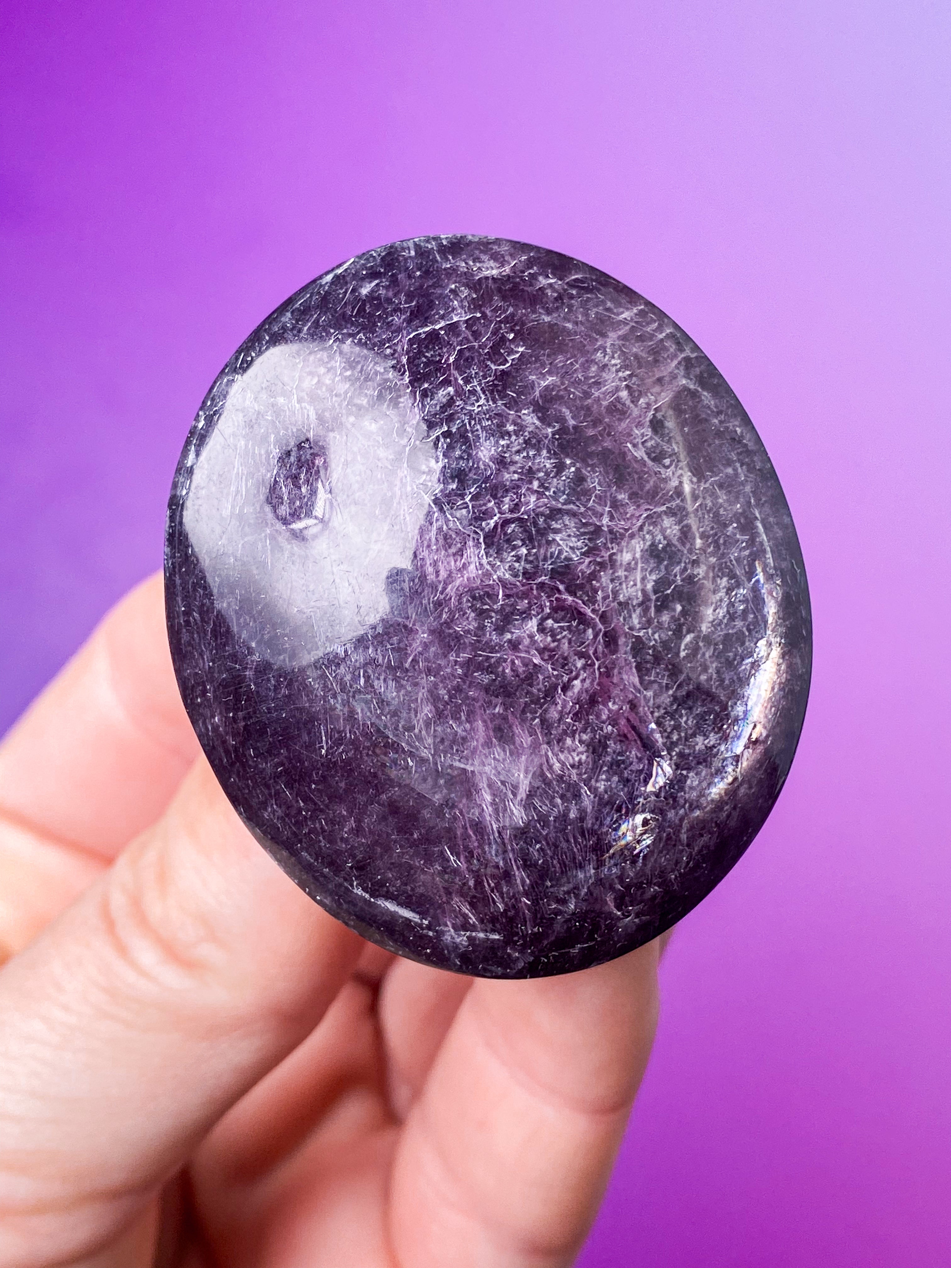 Gemmy Lepidolite Palmstone (nr 5)