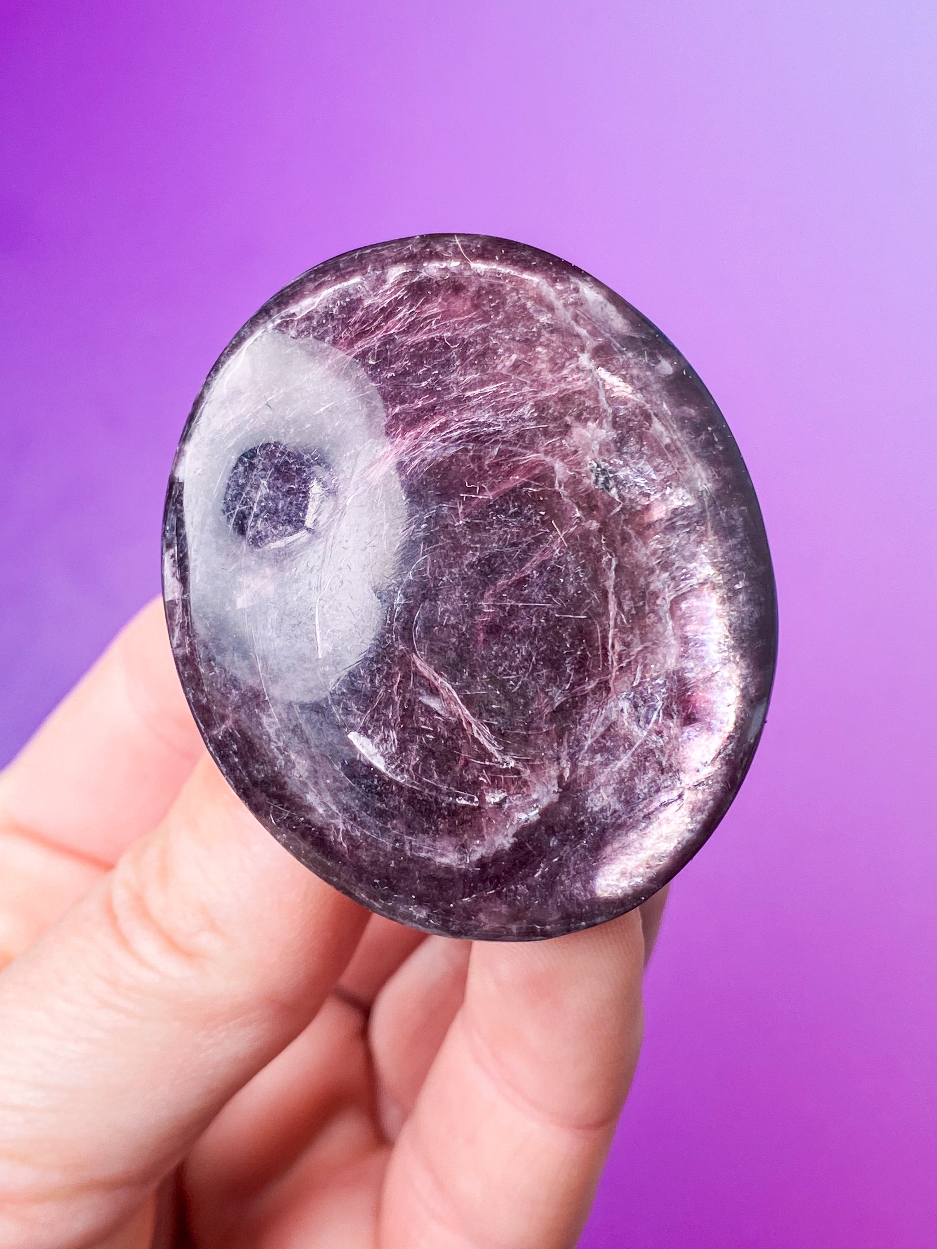 Gemmy Lepidolite Palmstone (nr 6)