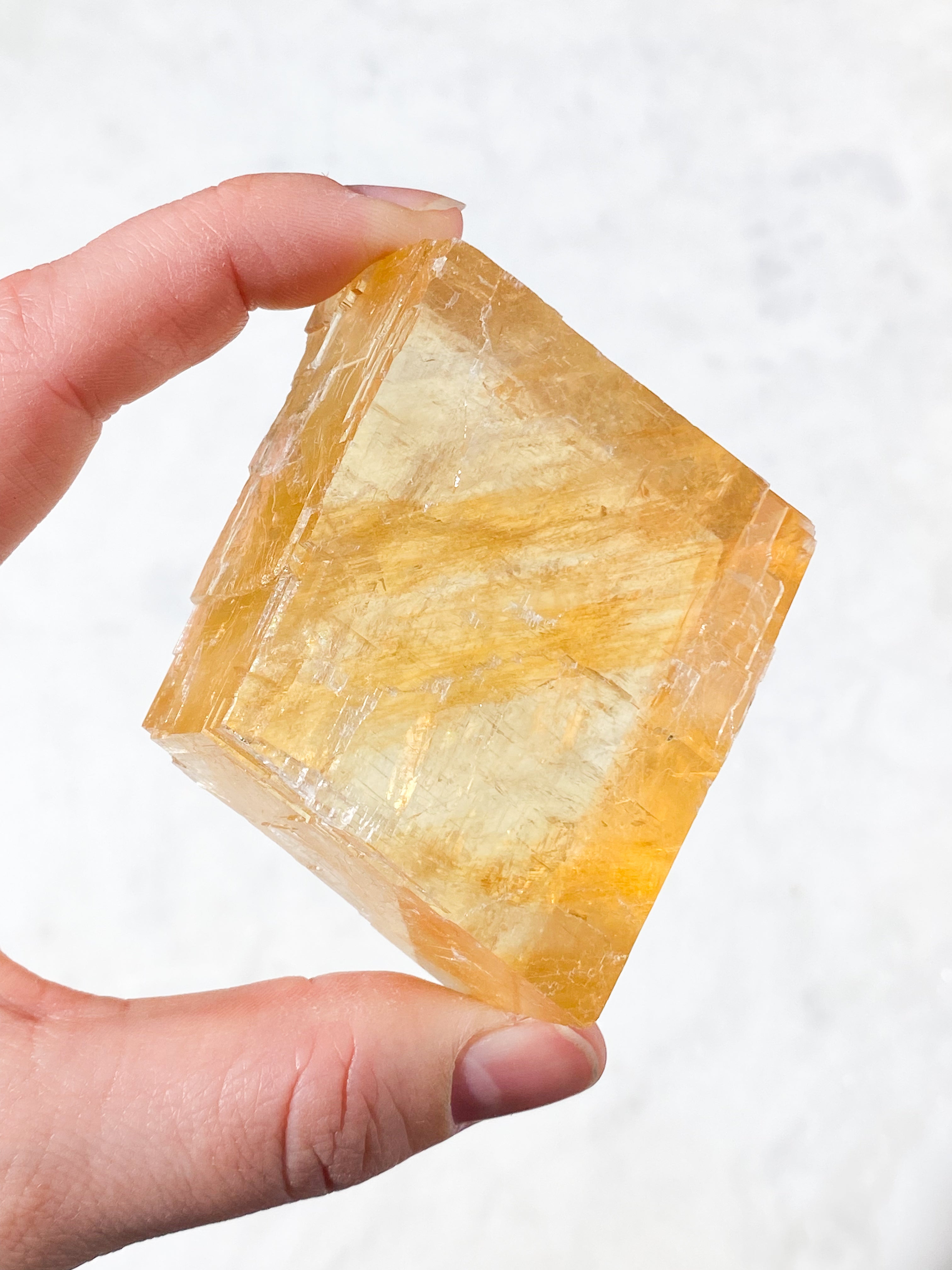 Optisk honungskalscit rå (nr 1)