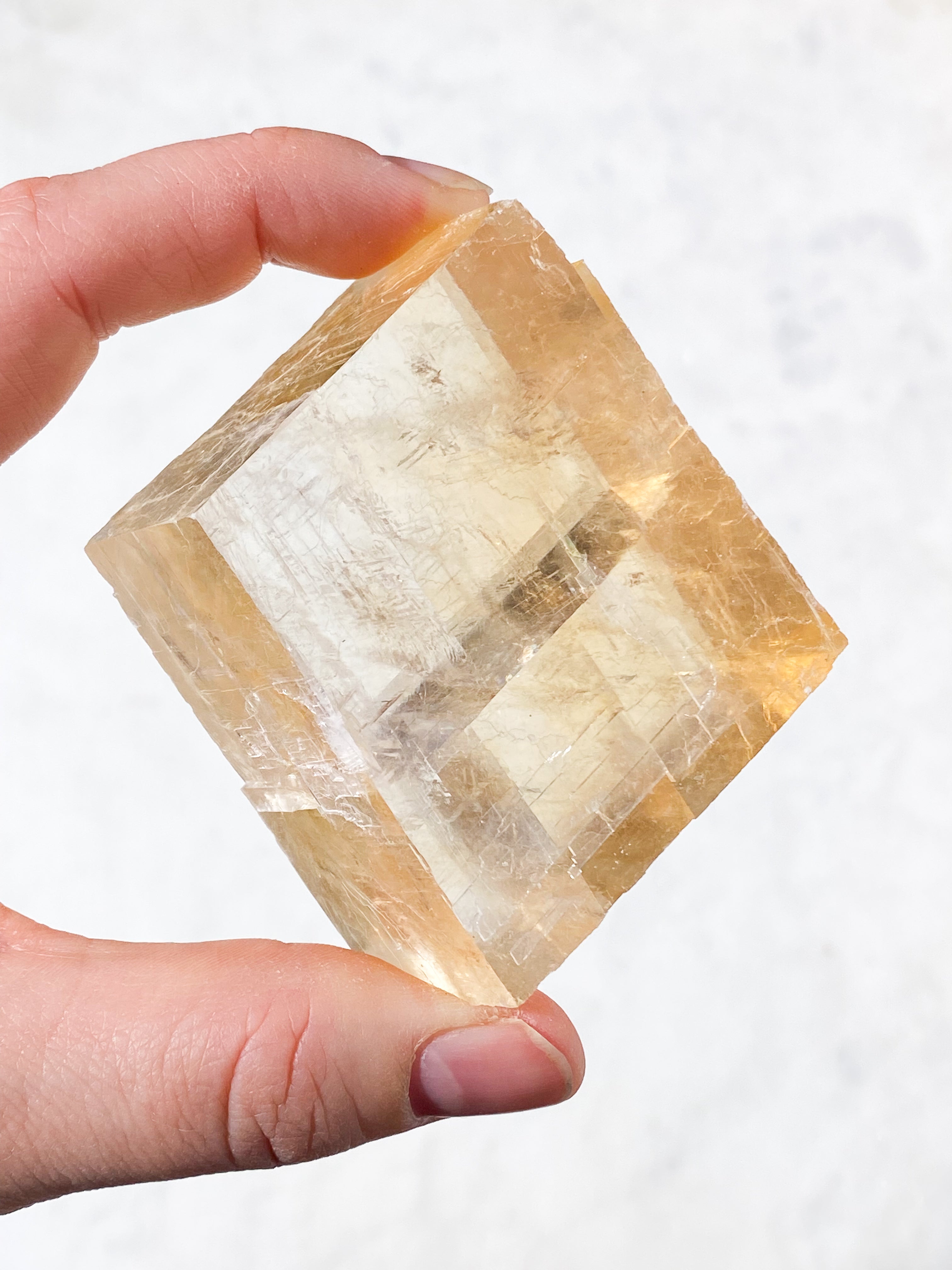 Optisk honungskalscit rå (nr 8)