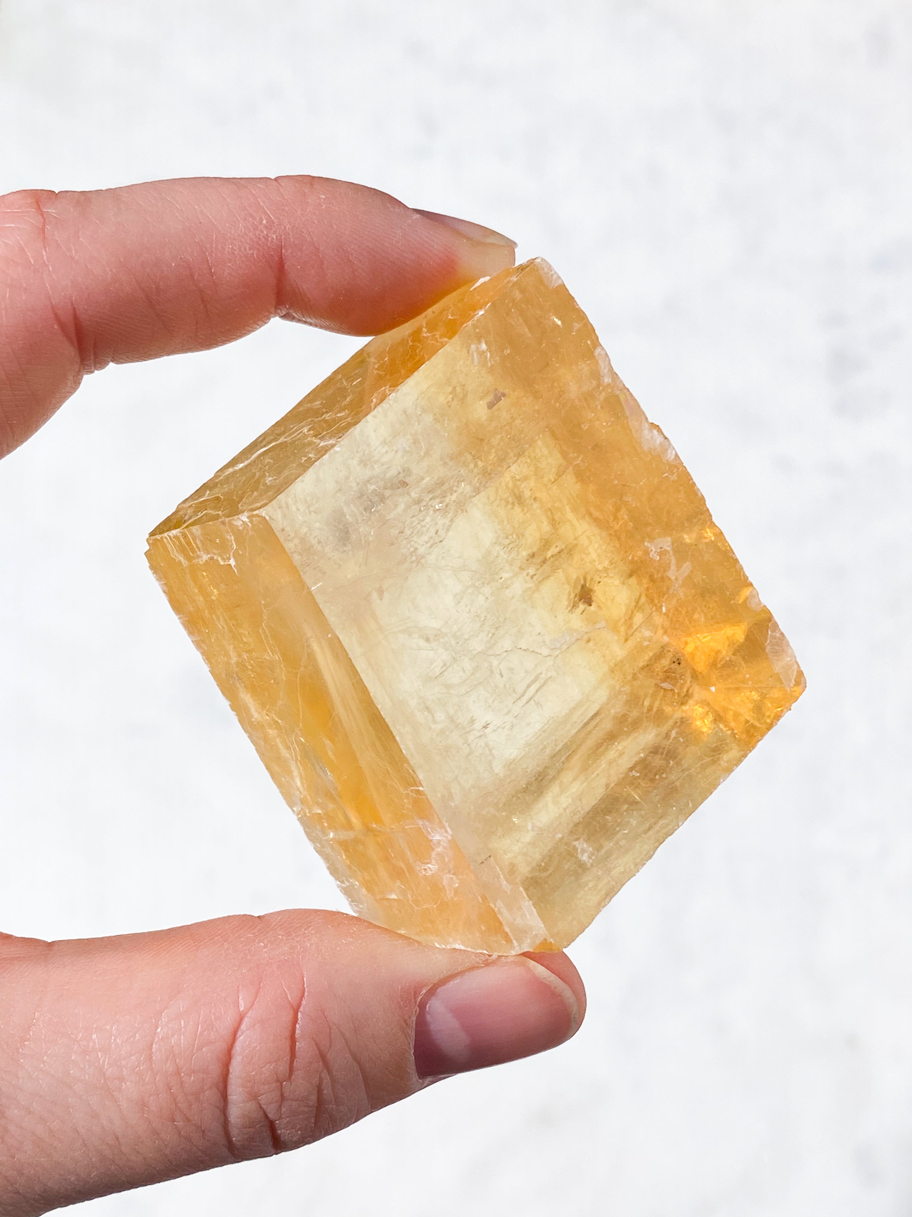 Optisk honungskalscit rå (nr 9)