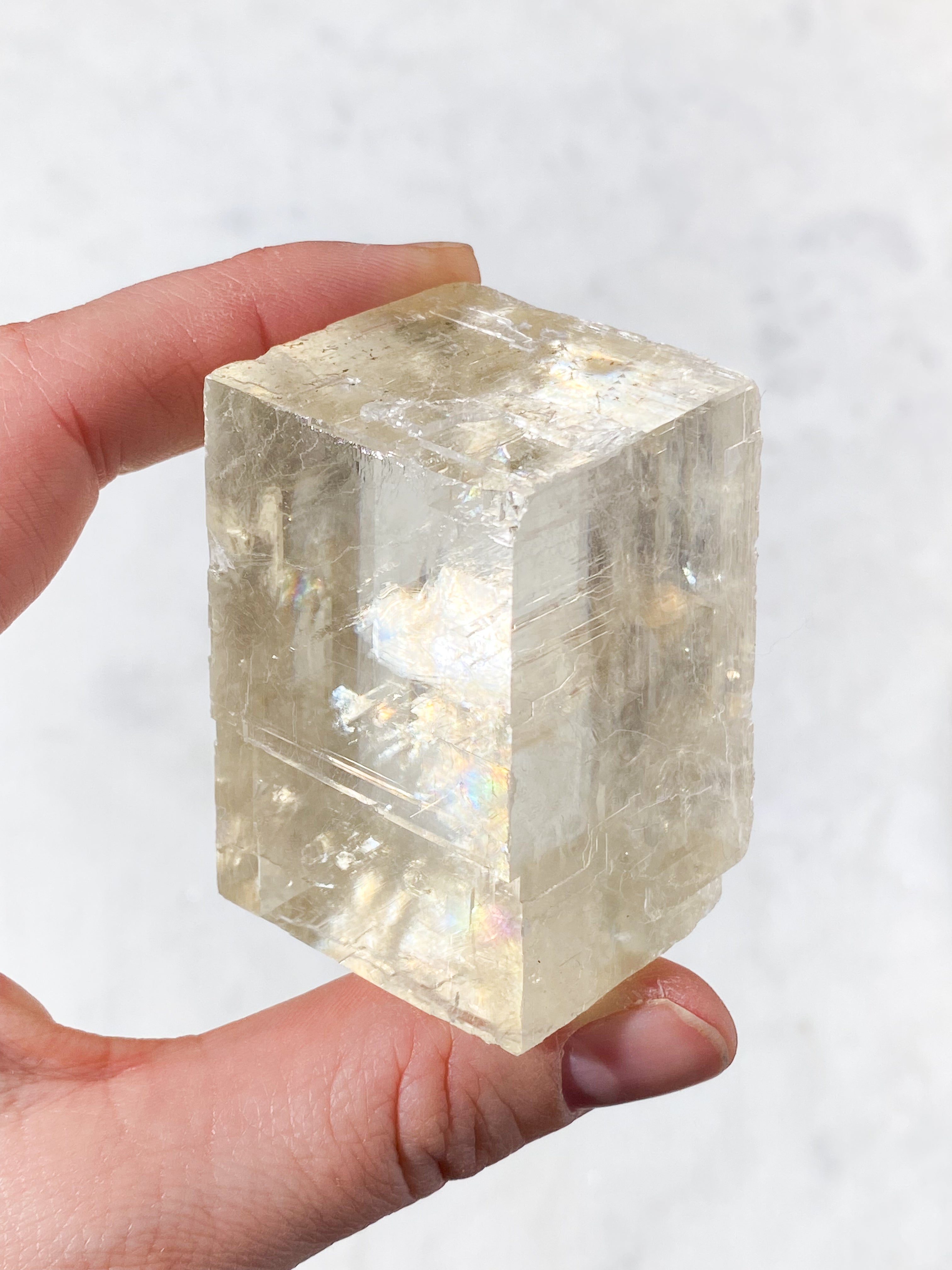 Optisk honungskalscit rå (nr 11)