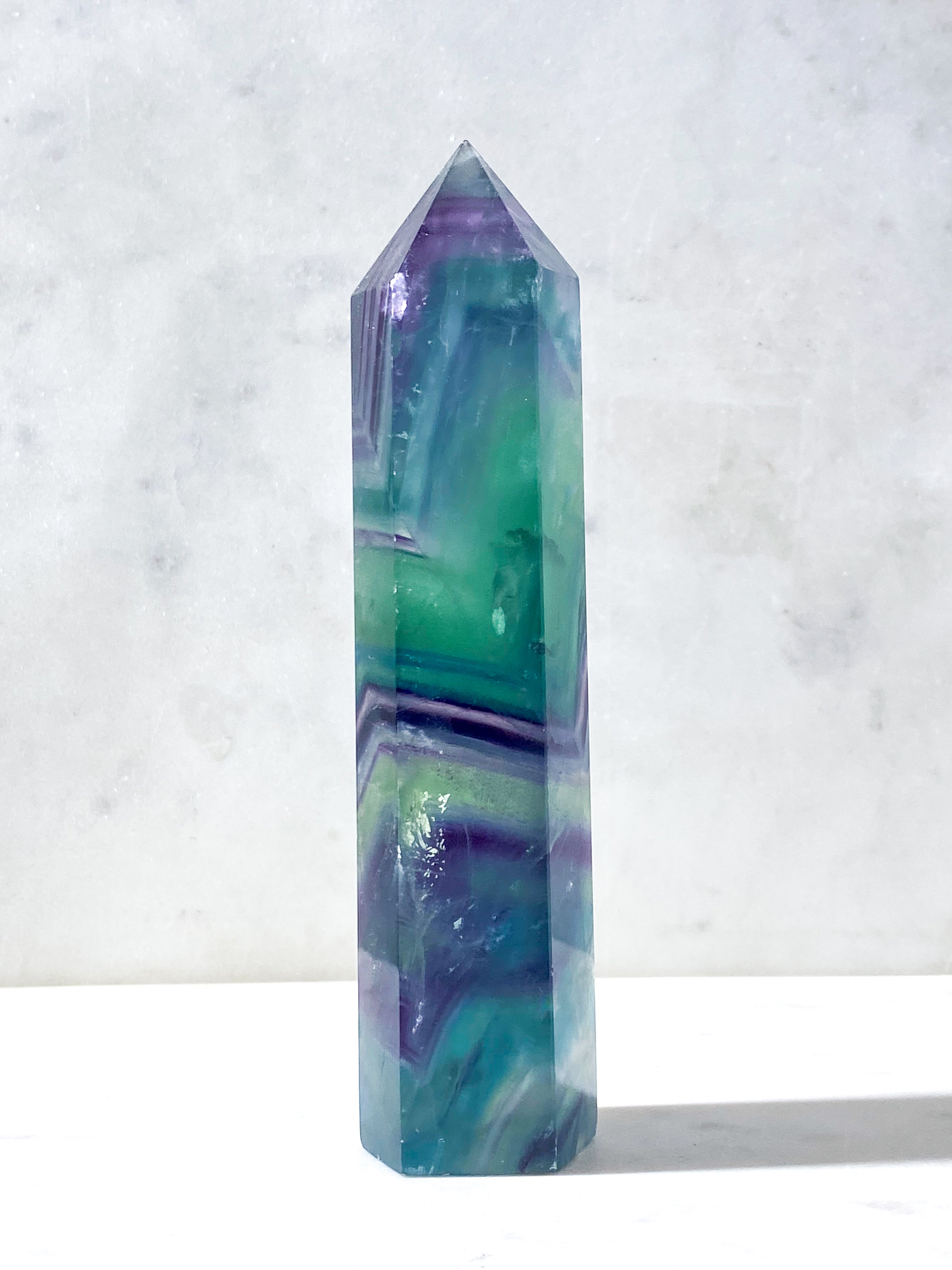 Jättestorn av regnbågsfluorit (nr 16)