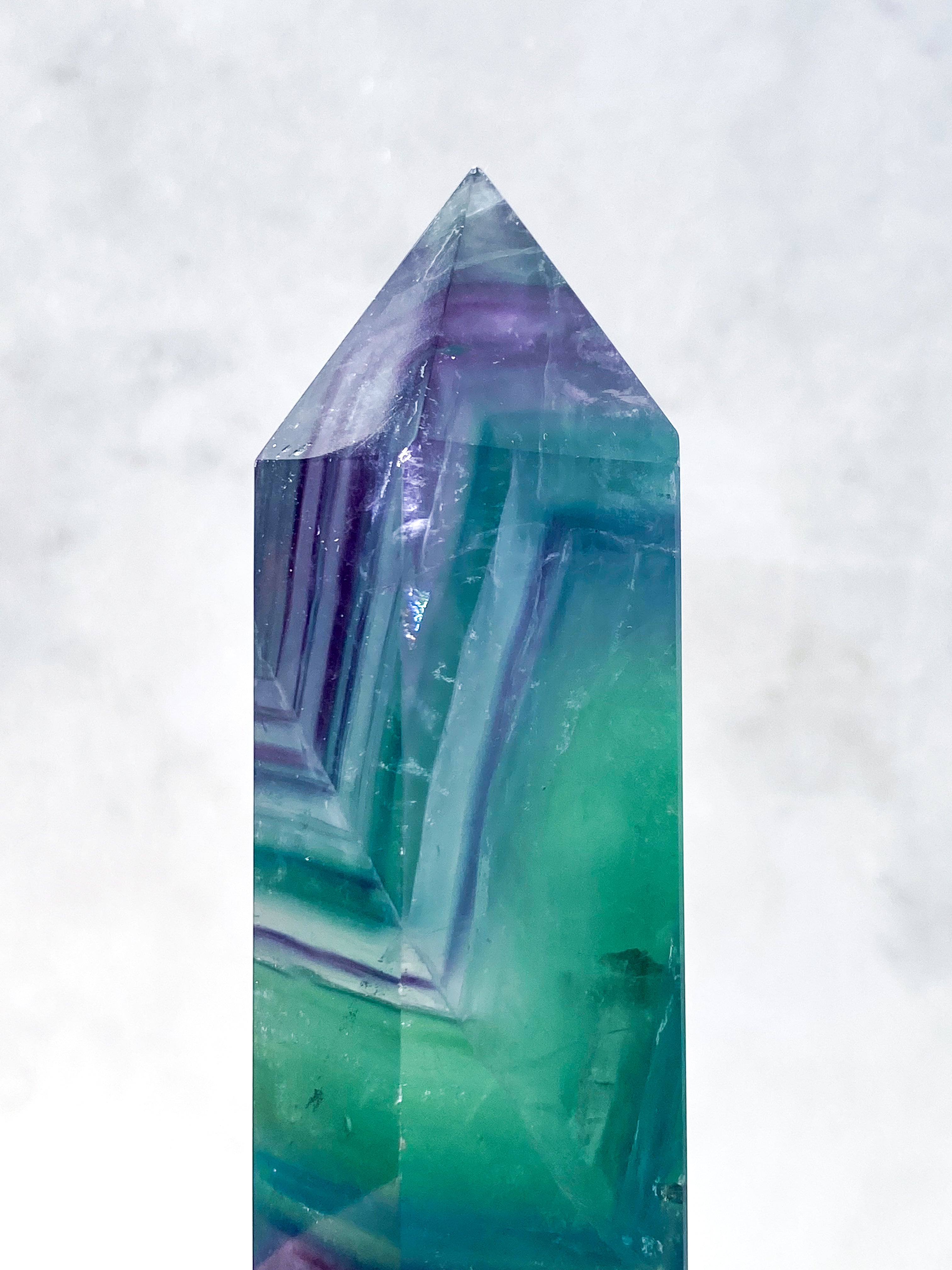 Jättestorn av regnbågsfluorit (nr 16)