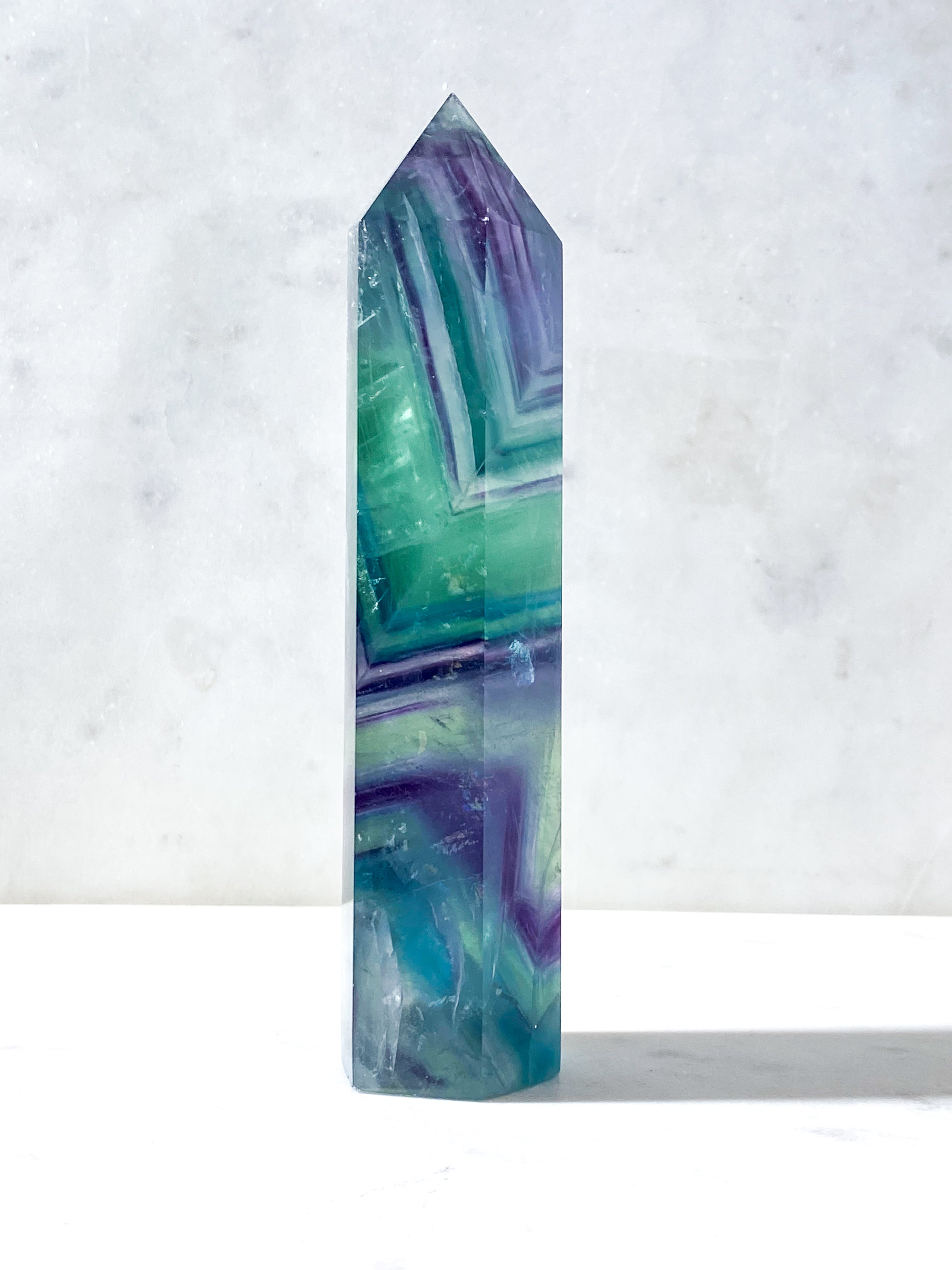 Jättestorn av regnbågsfluorit (nr 16)