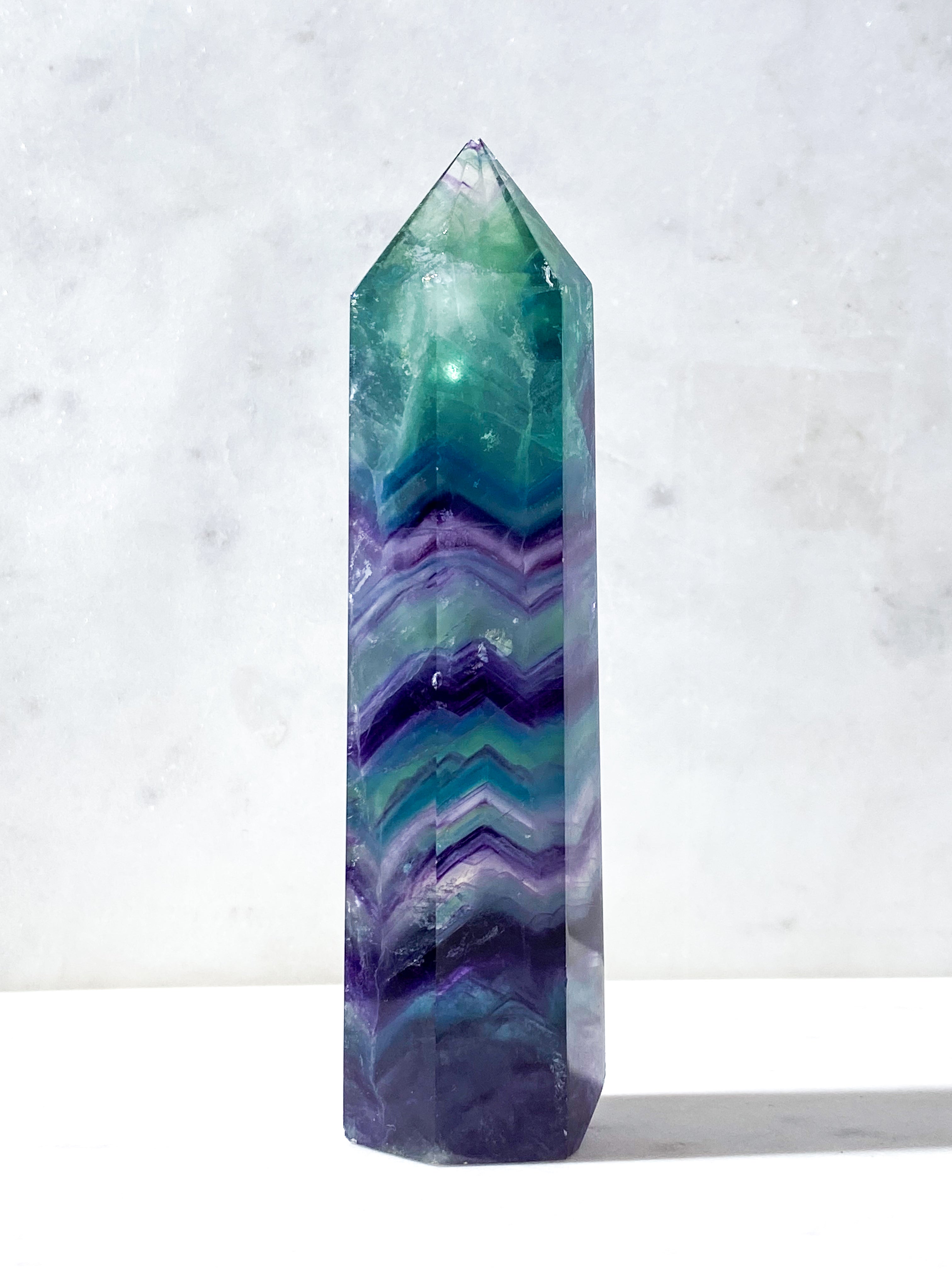 Jättestorn av regnbågsfluorit (nr 17)