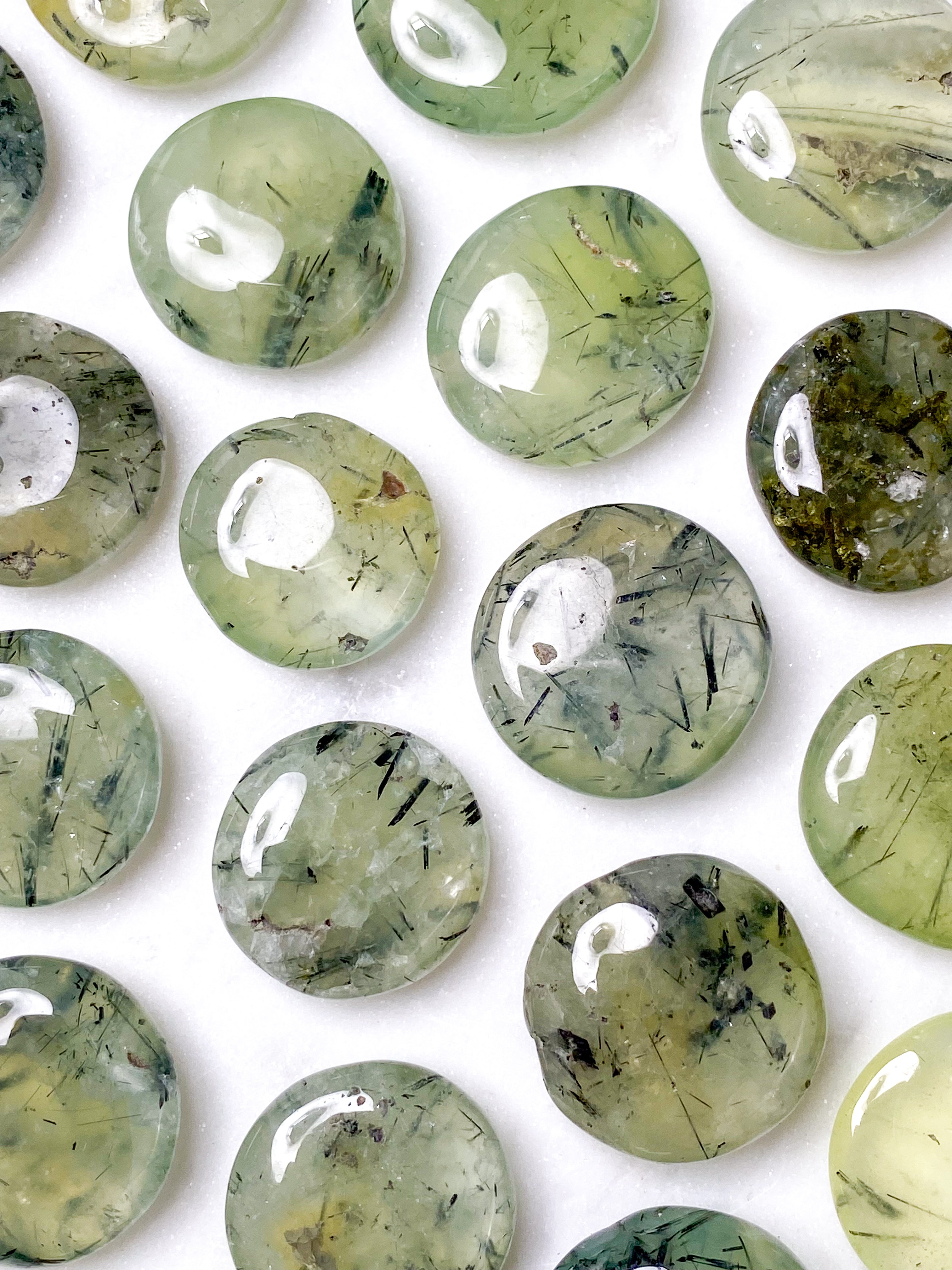 Prehnit Mini Disc (Platpolerad Pocket Stone)