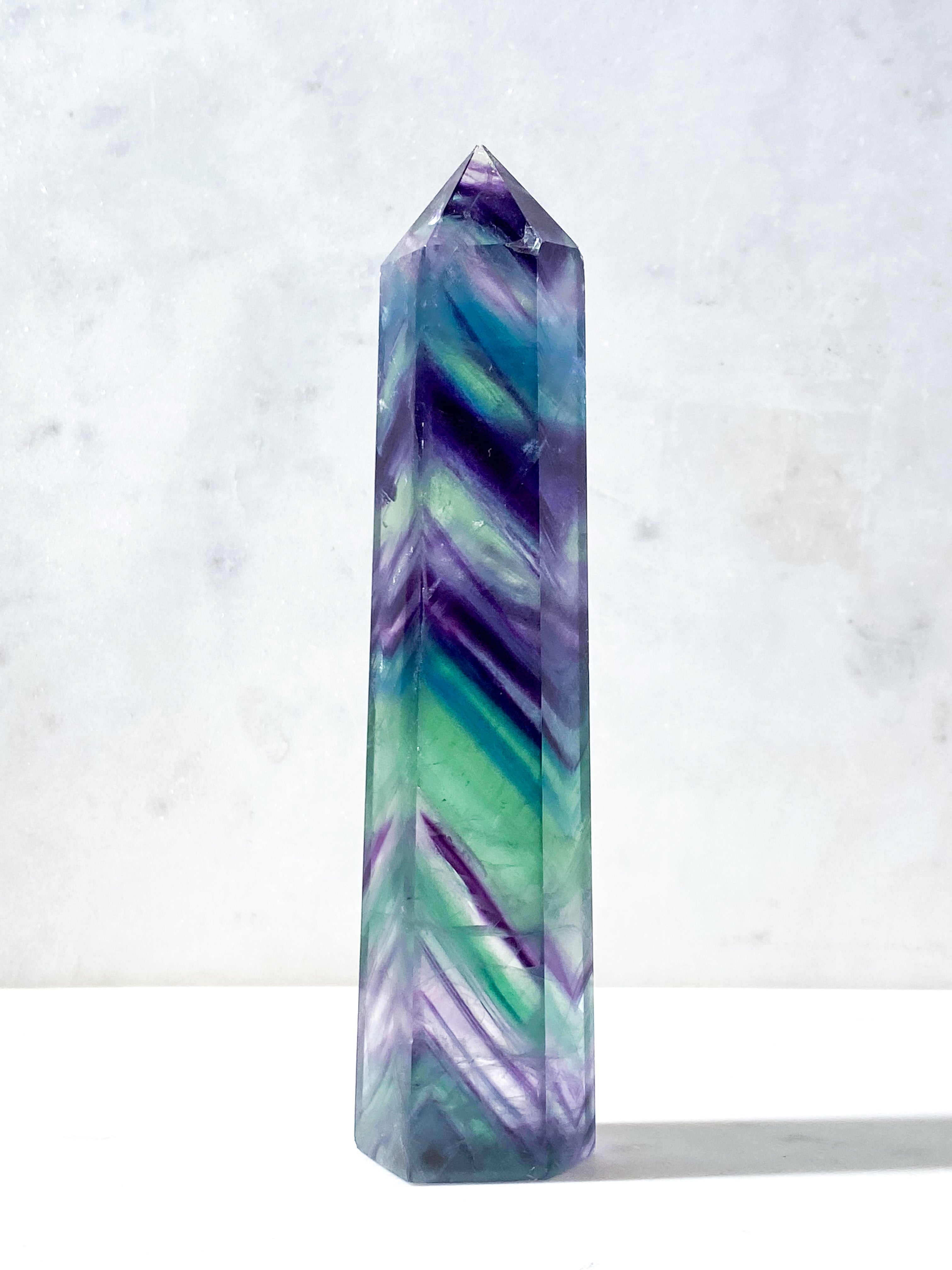 Jättestorn av regnbågsfluorit (nr 18)