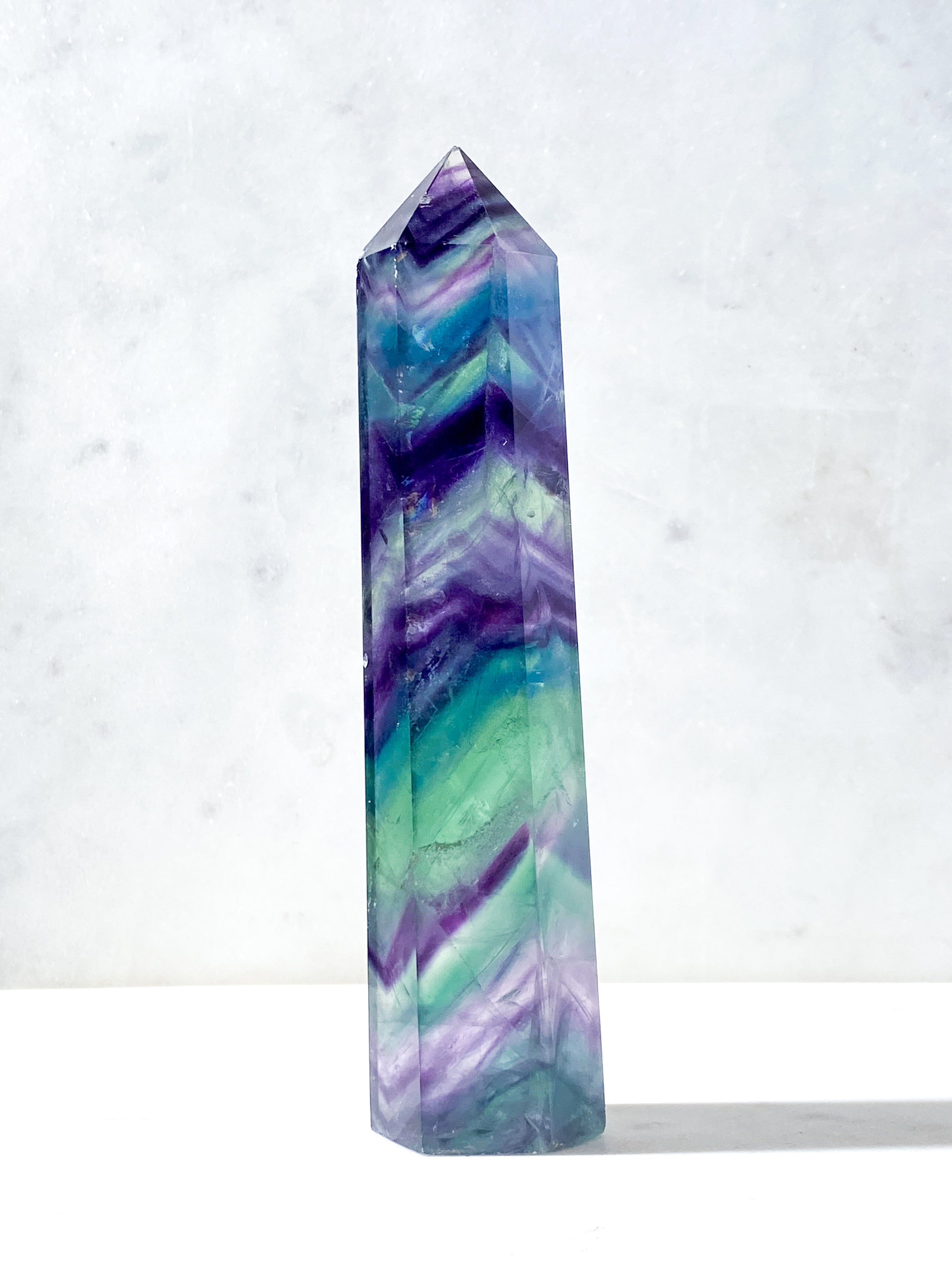 Jättestorn av regnbågsfluorit (nr 18)
