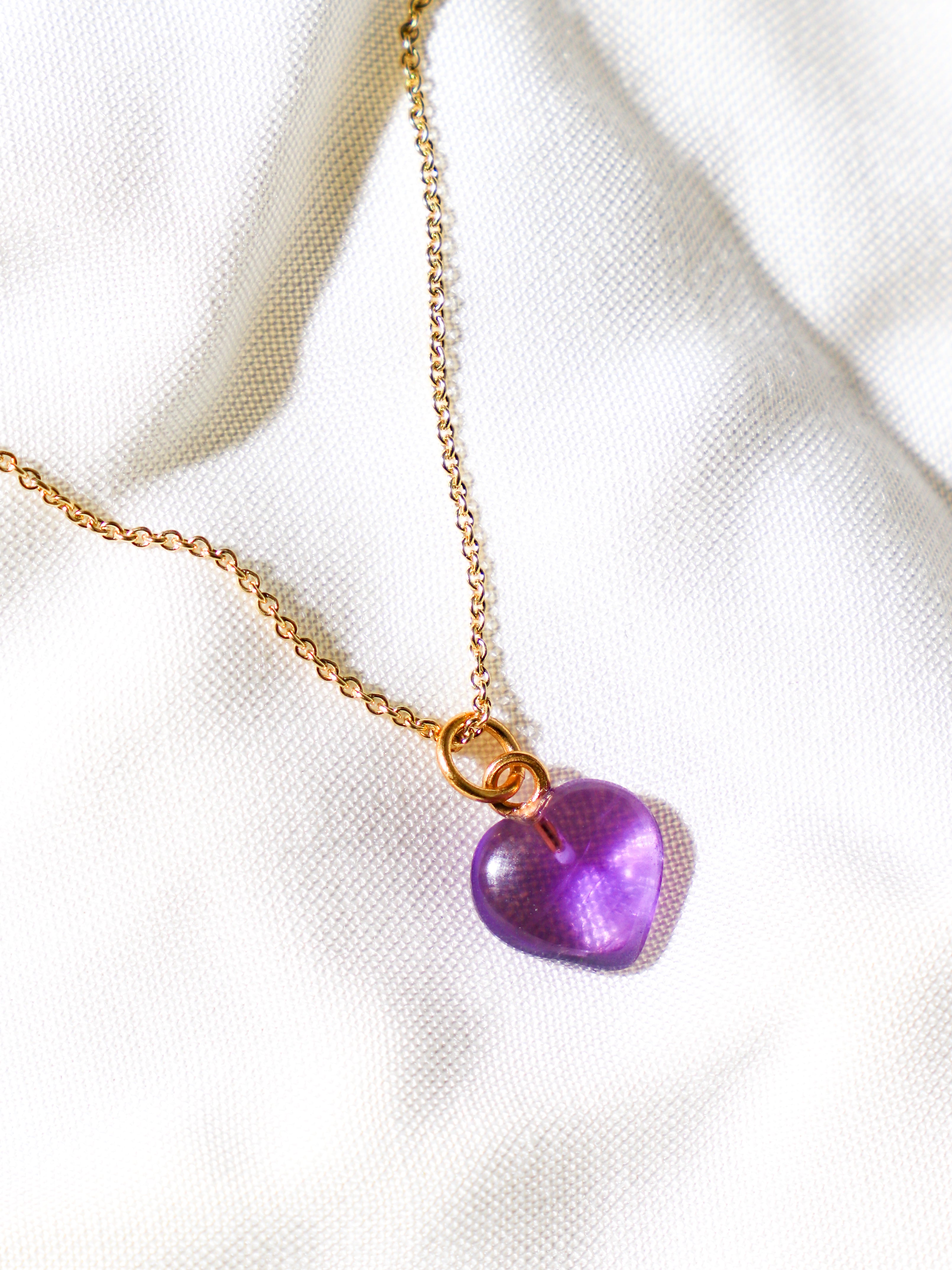 Halsband med petit hjärta i blått kalcedon