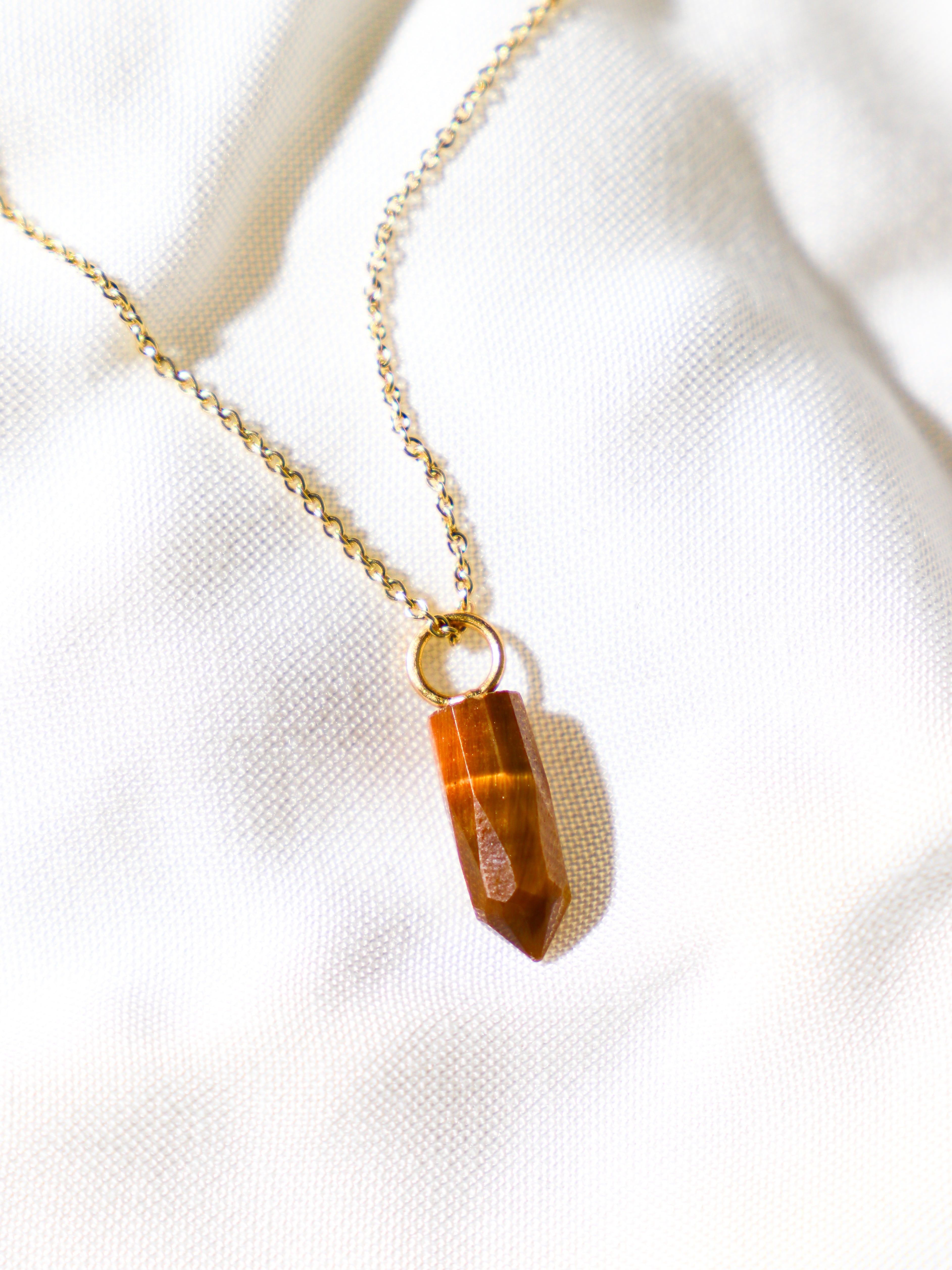 Halsband med petit hjärta i blått kalcedon