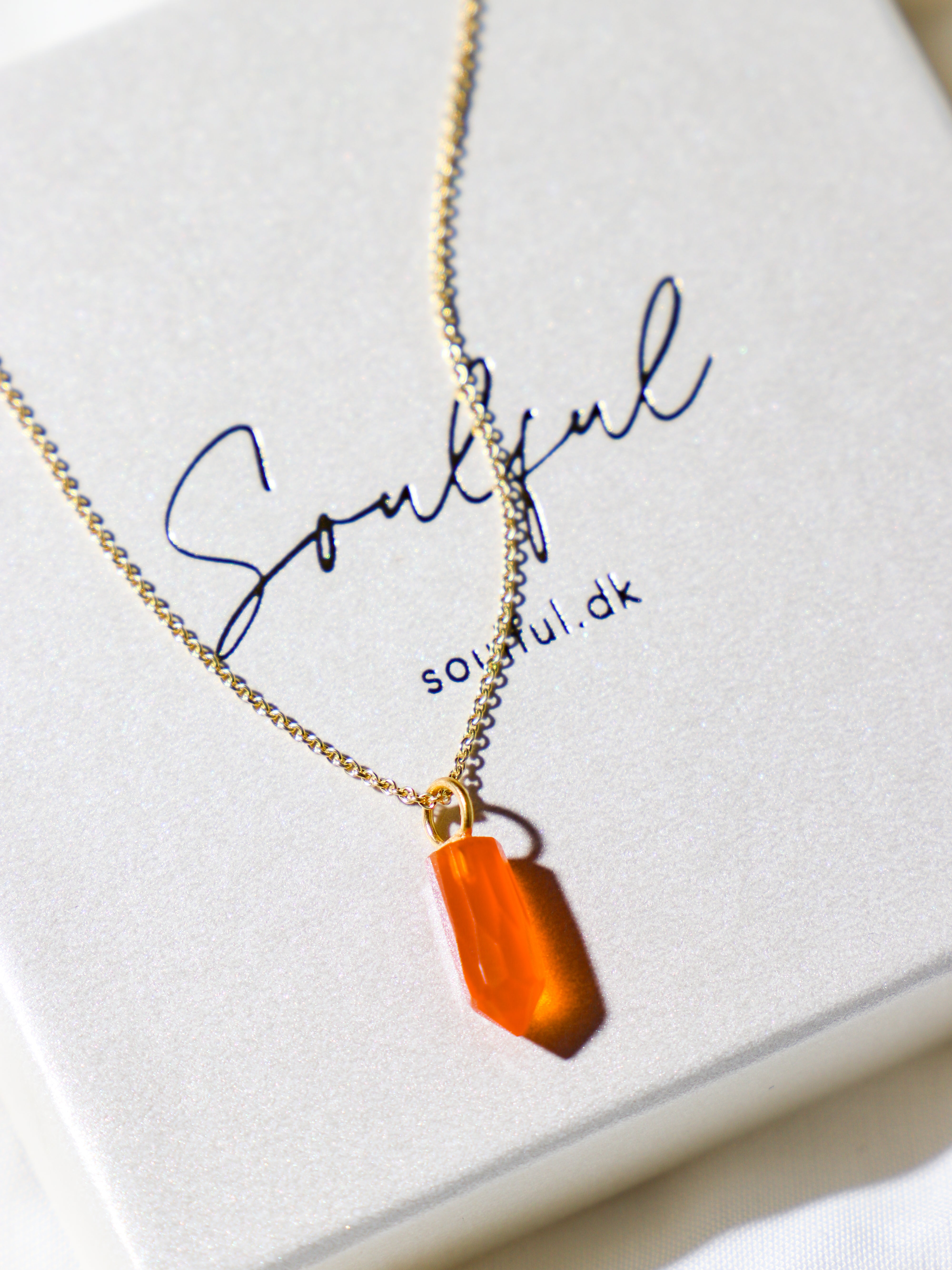 Halsband med petit hjärta i blått kalcedon