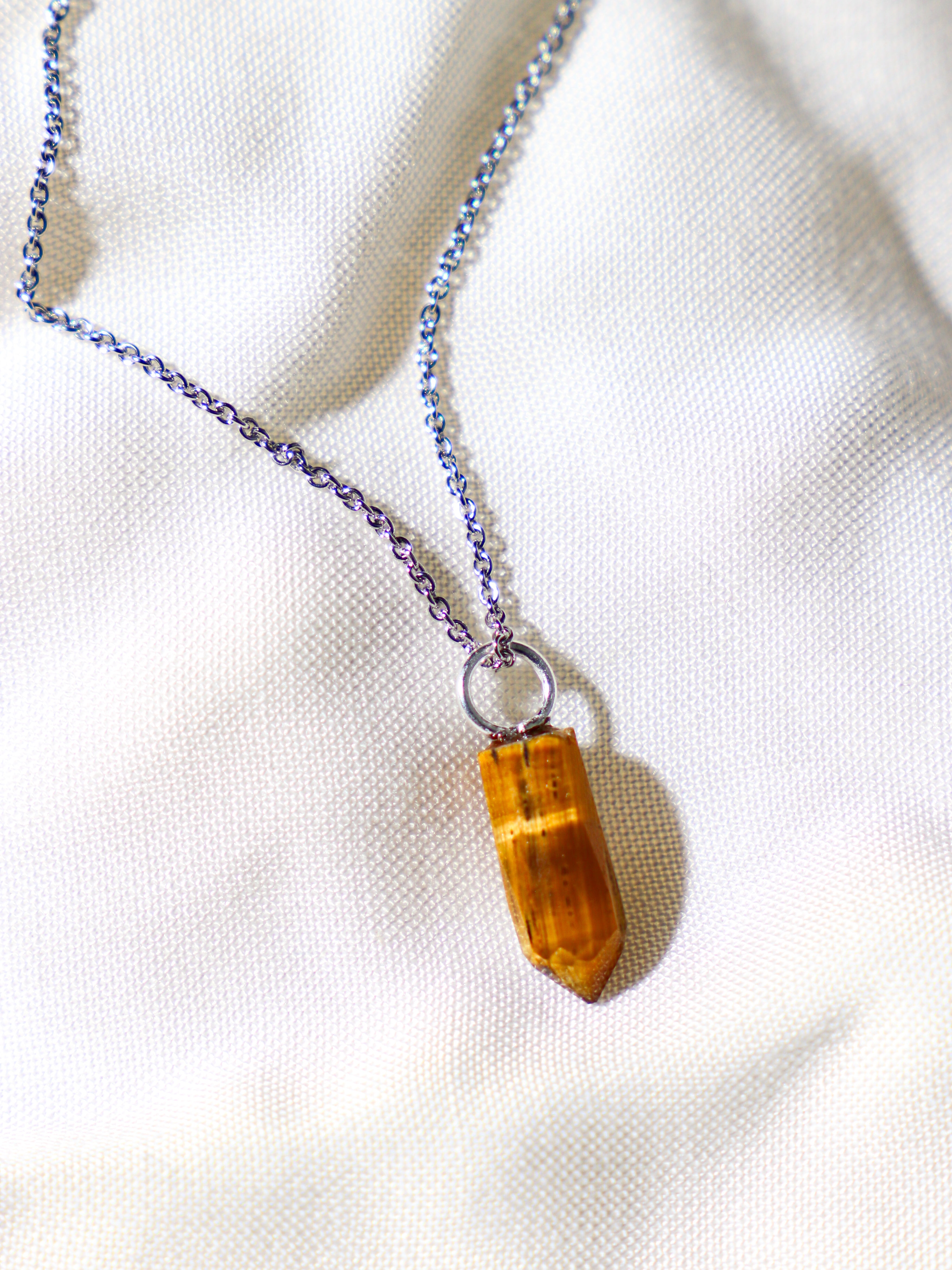 Halsband med petit hjärta i blått kalcedon