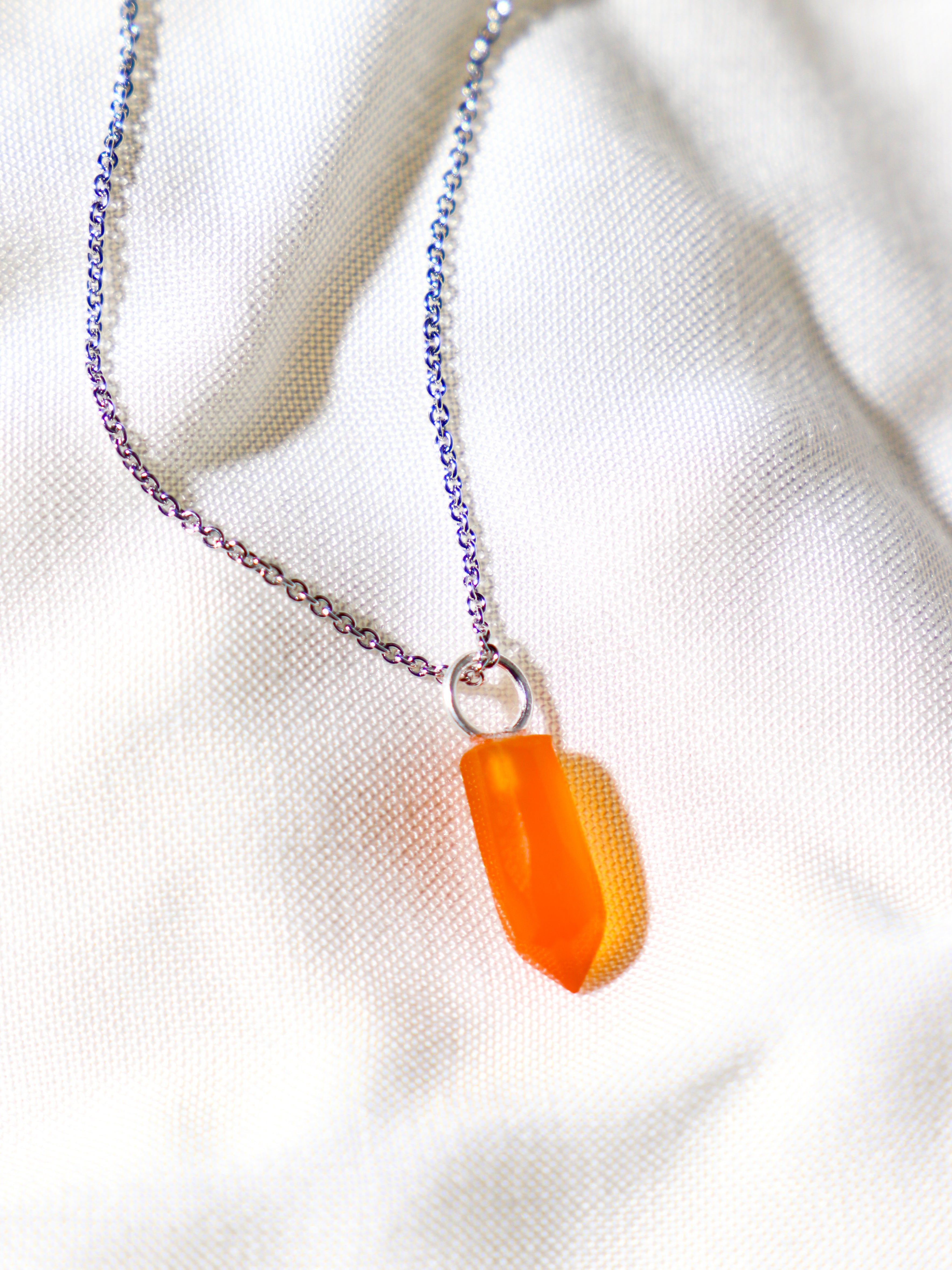 Halsband med petit hjärta i blått kalcedon