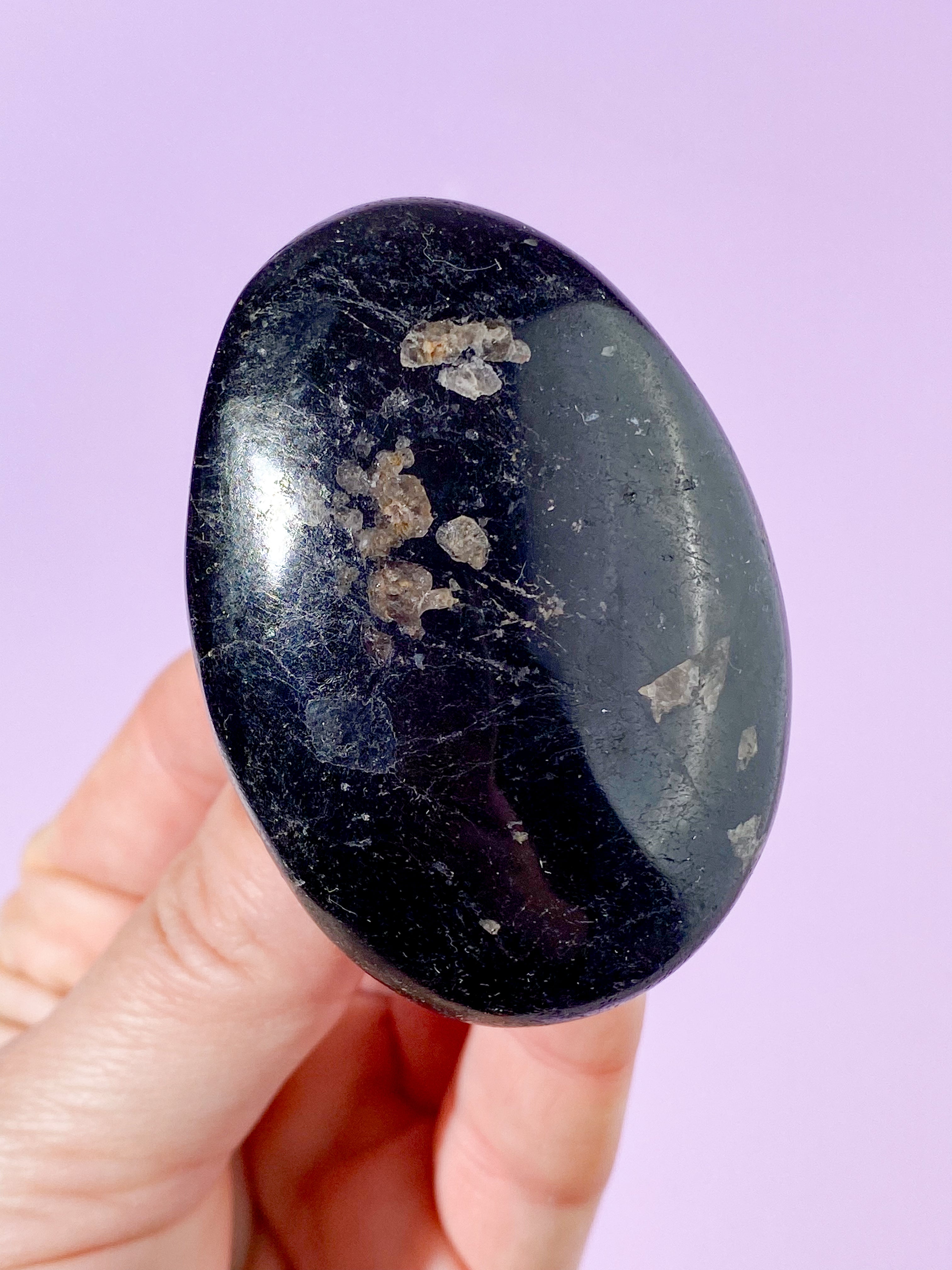 Svart Turmalin Palmstone (Nr. 6)