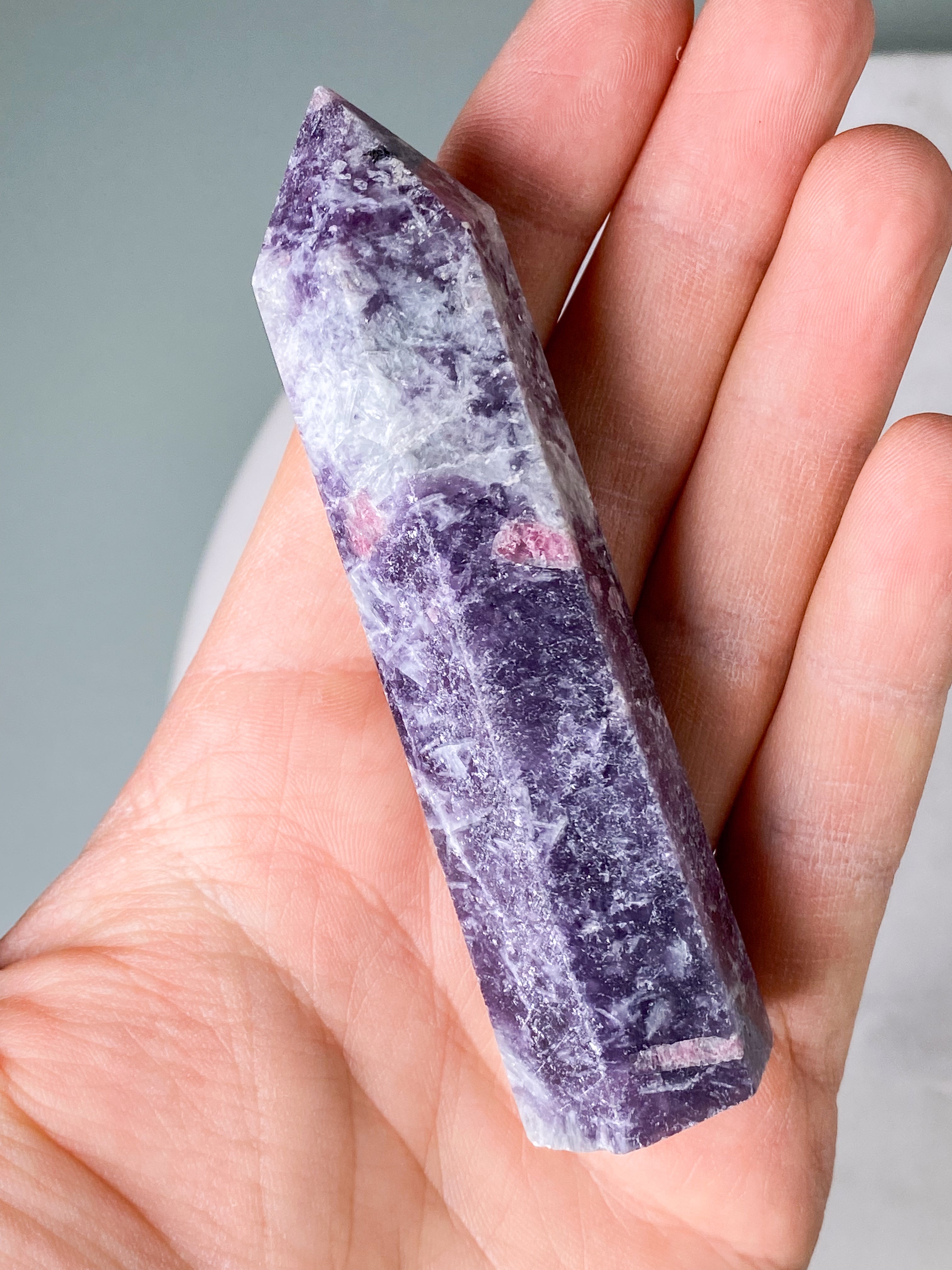 Rosa turmalin och lepidolit-torn (nr 2)