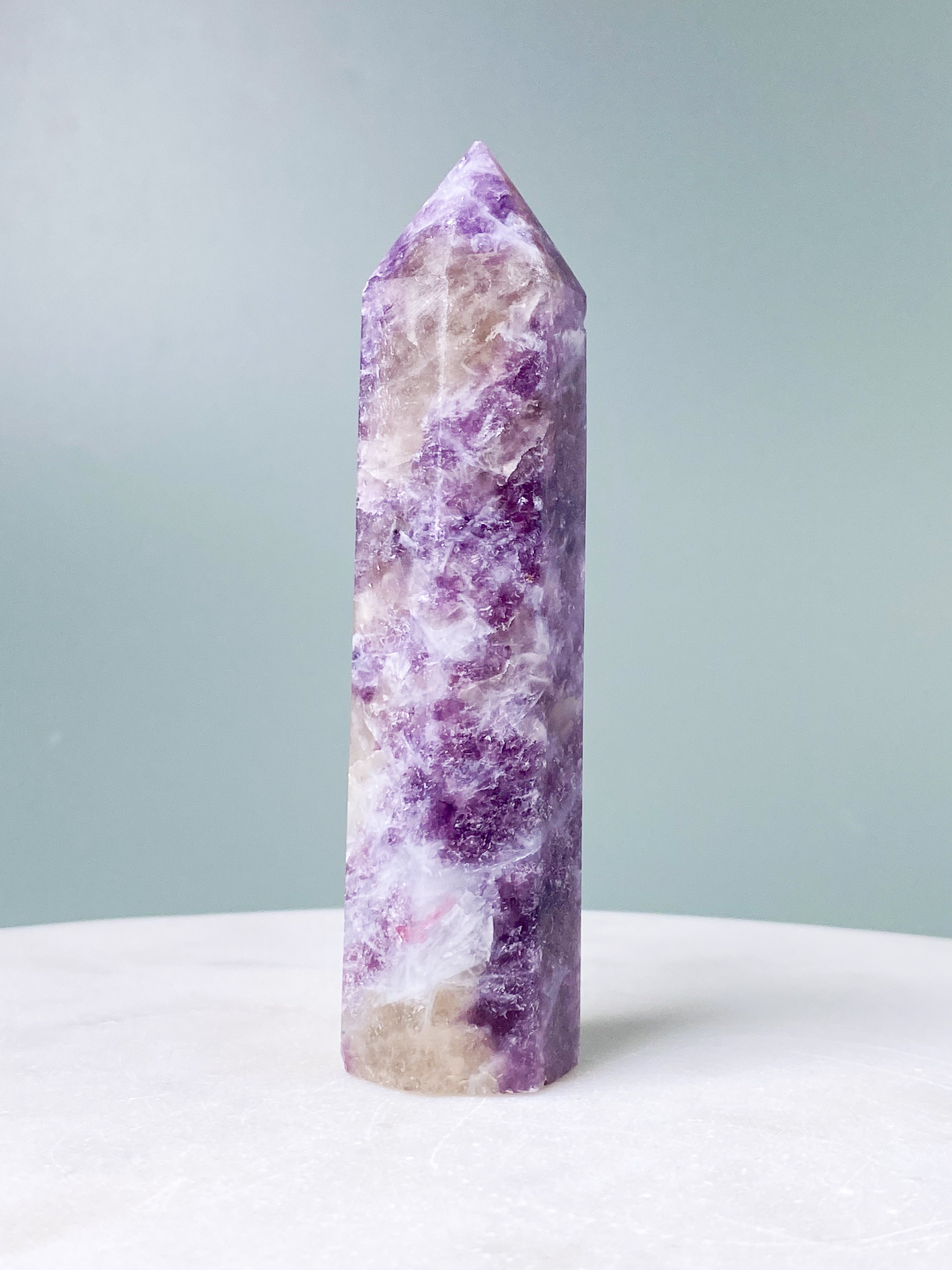 Rosa turmalin och lepidolit-torn (nr 8)