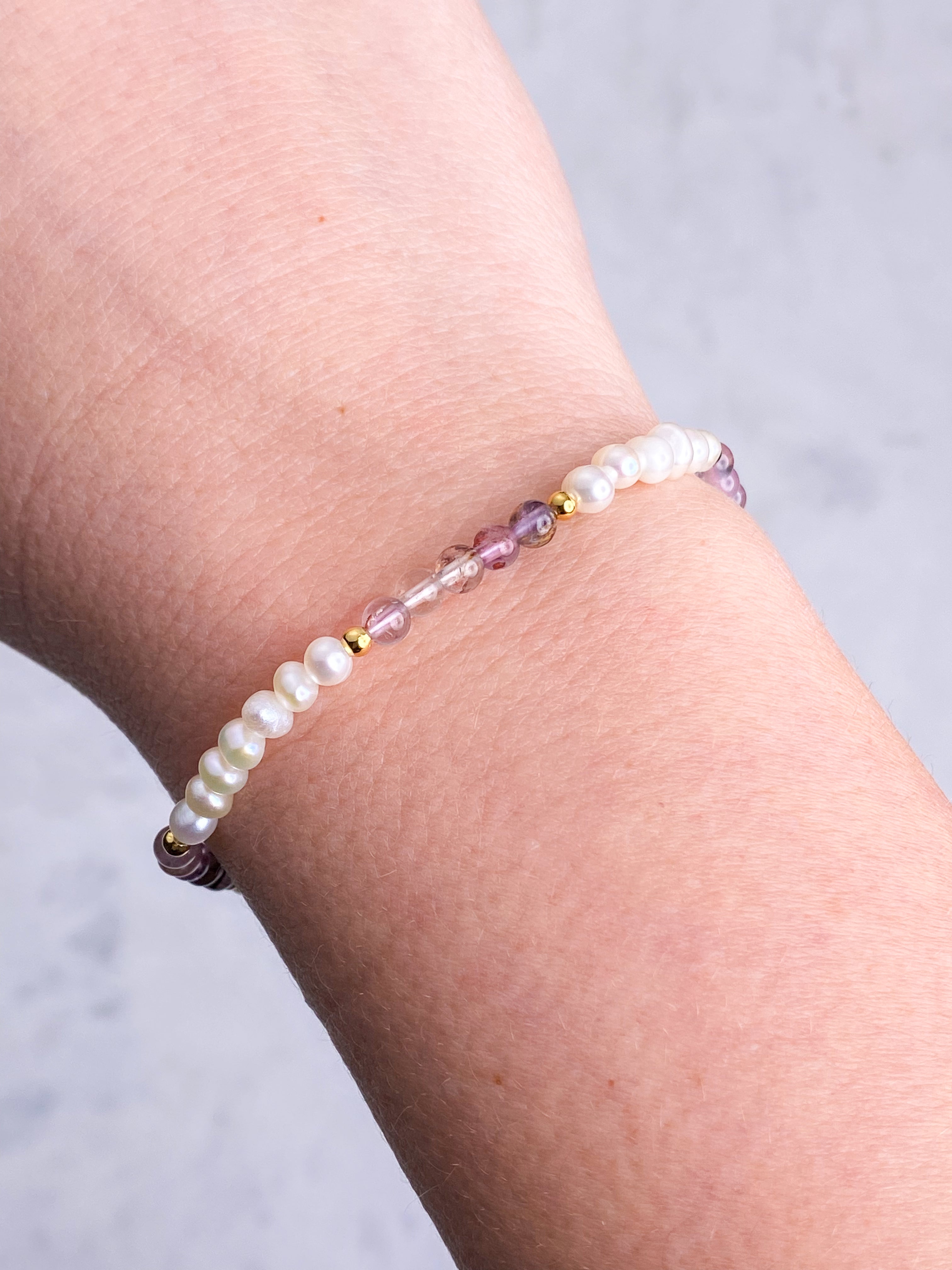 Super Seven & Ferskvandsperle Armbånd