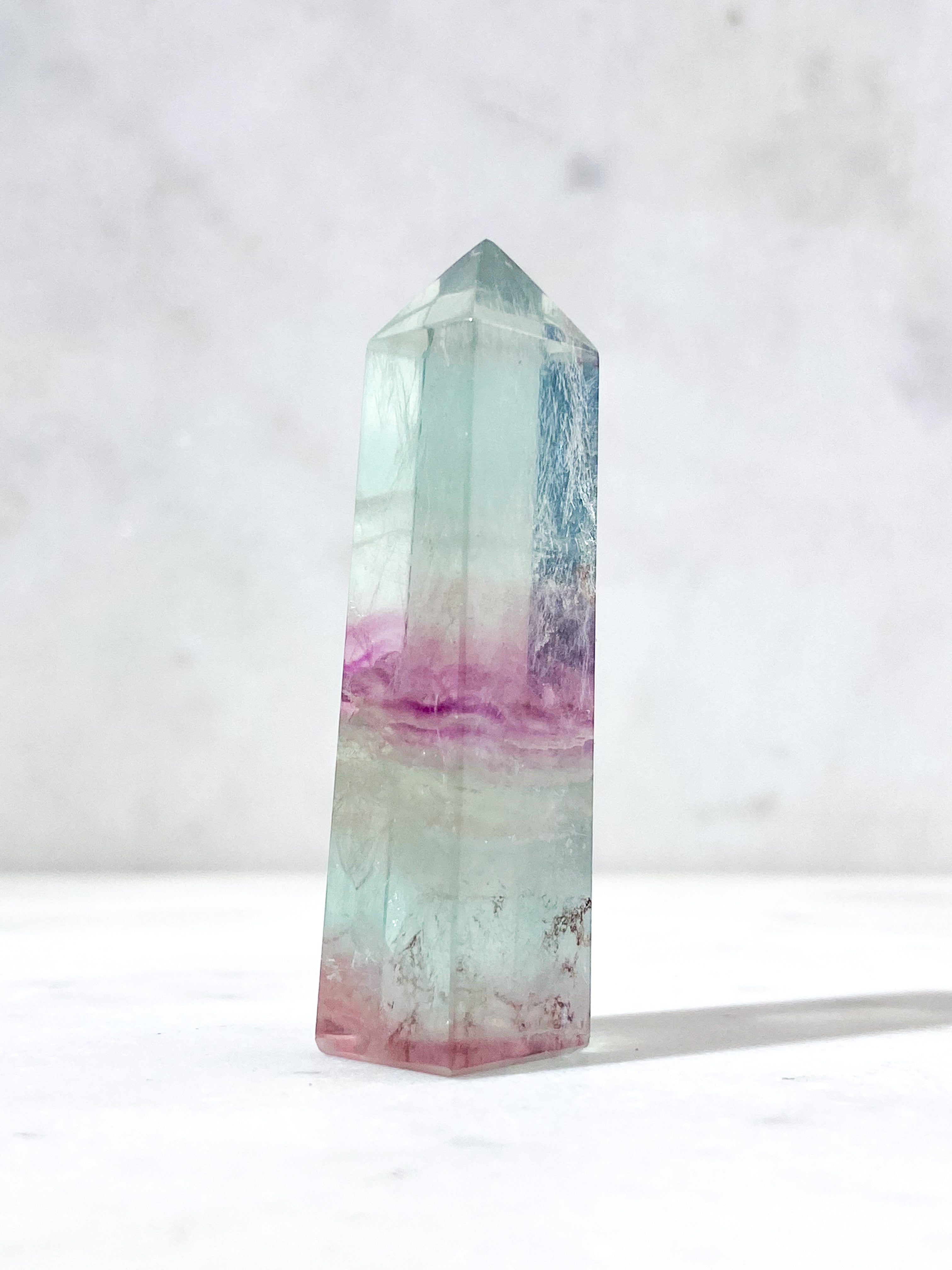 Regnbågsfluorit torn (Nr. 16)
