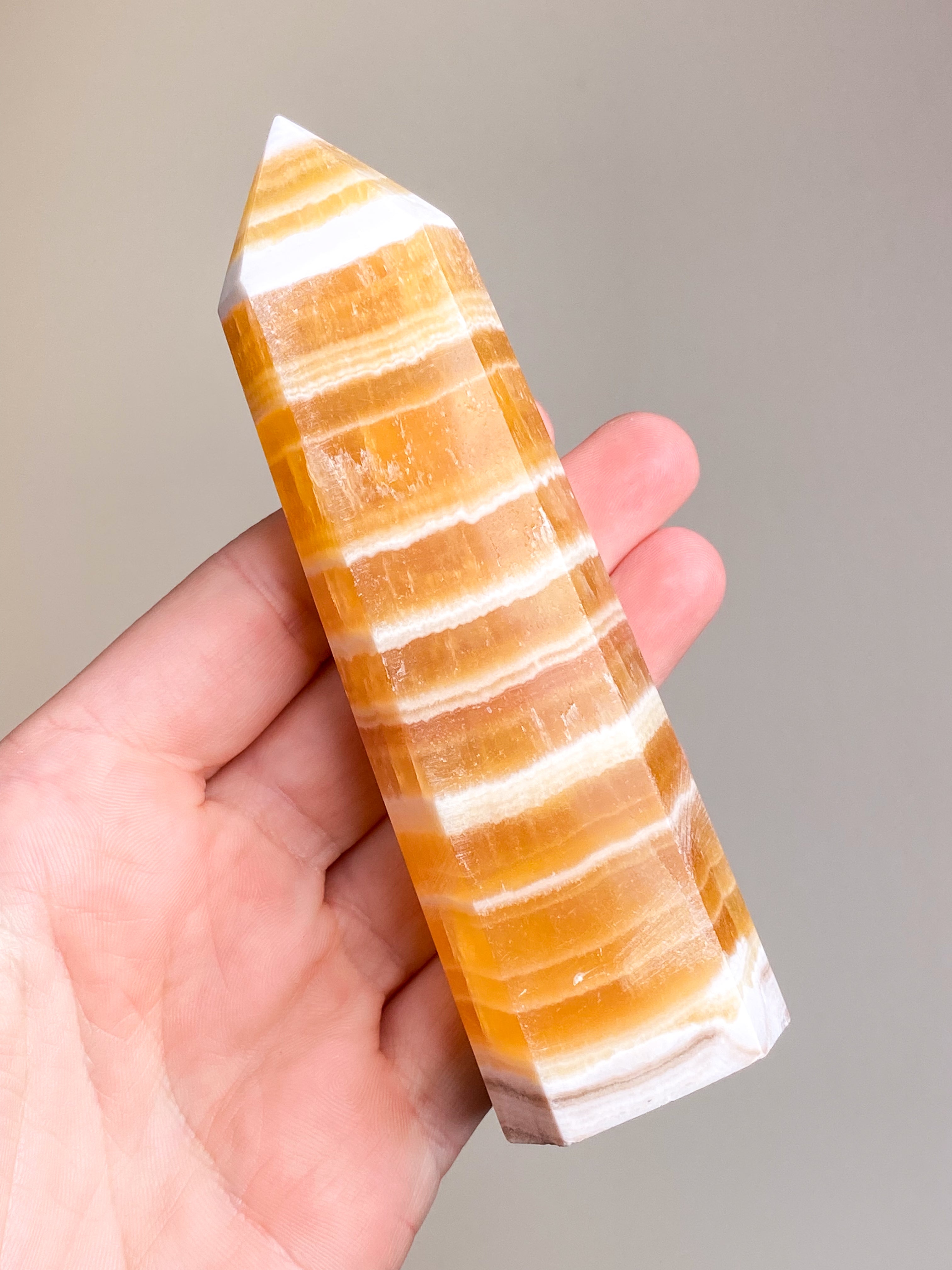 Orange Calcit Tårn Med Bånd (Nr. 3)