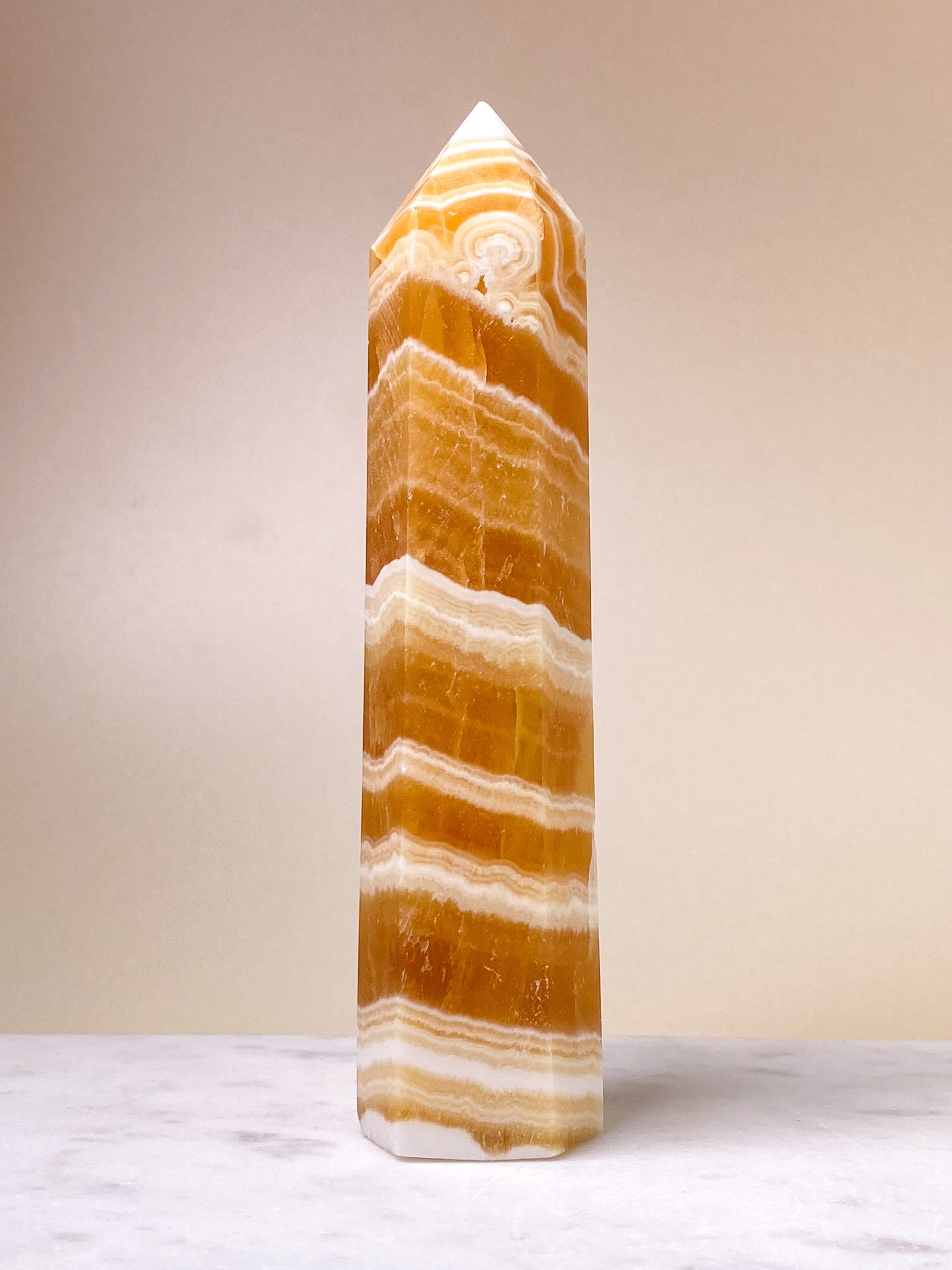 Orange Calcit Tårn Med Bånd (Nr. 5)