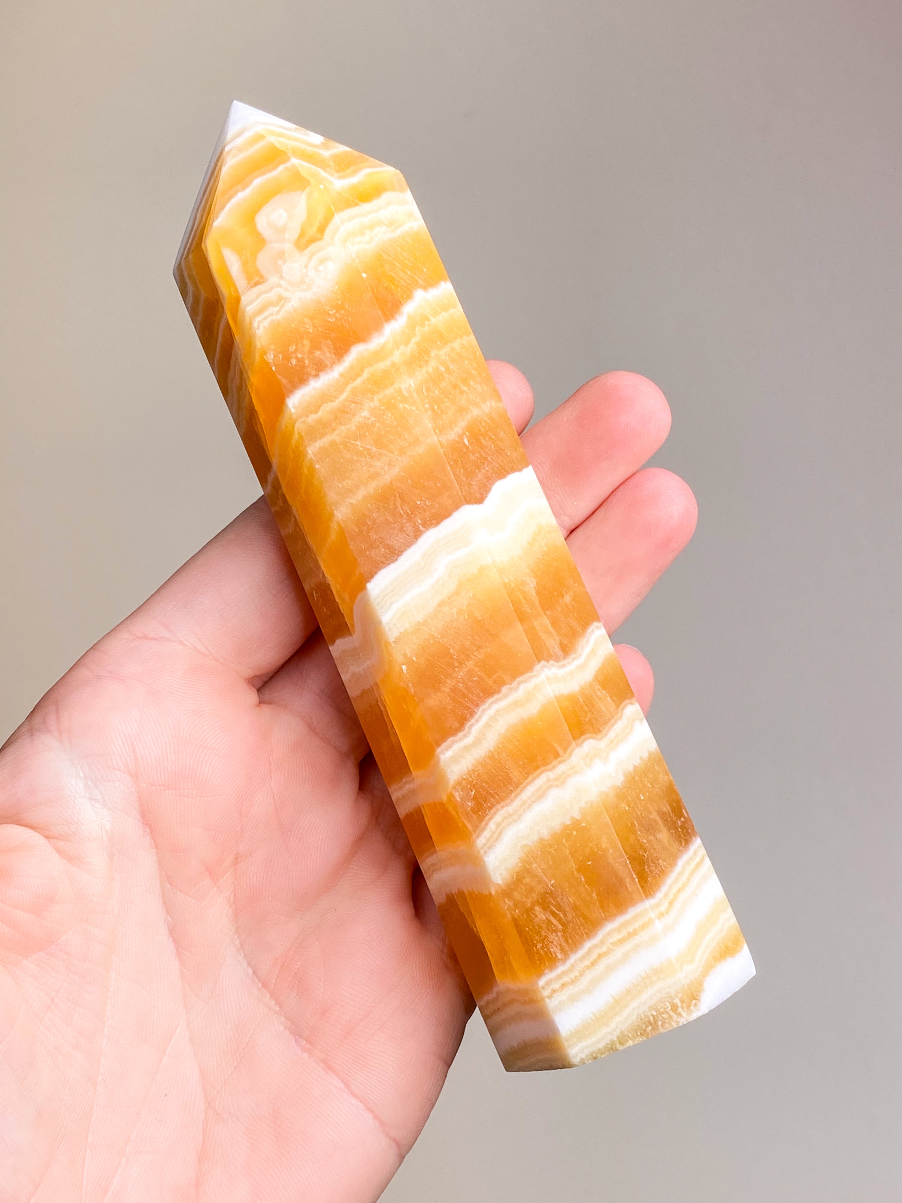 Orange Calcit Tårn Med Bånd (Nr. 5)