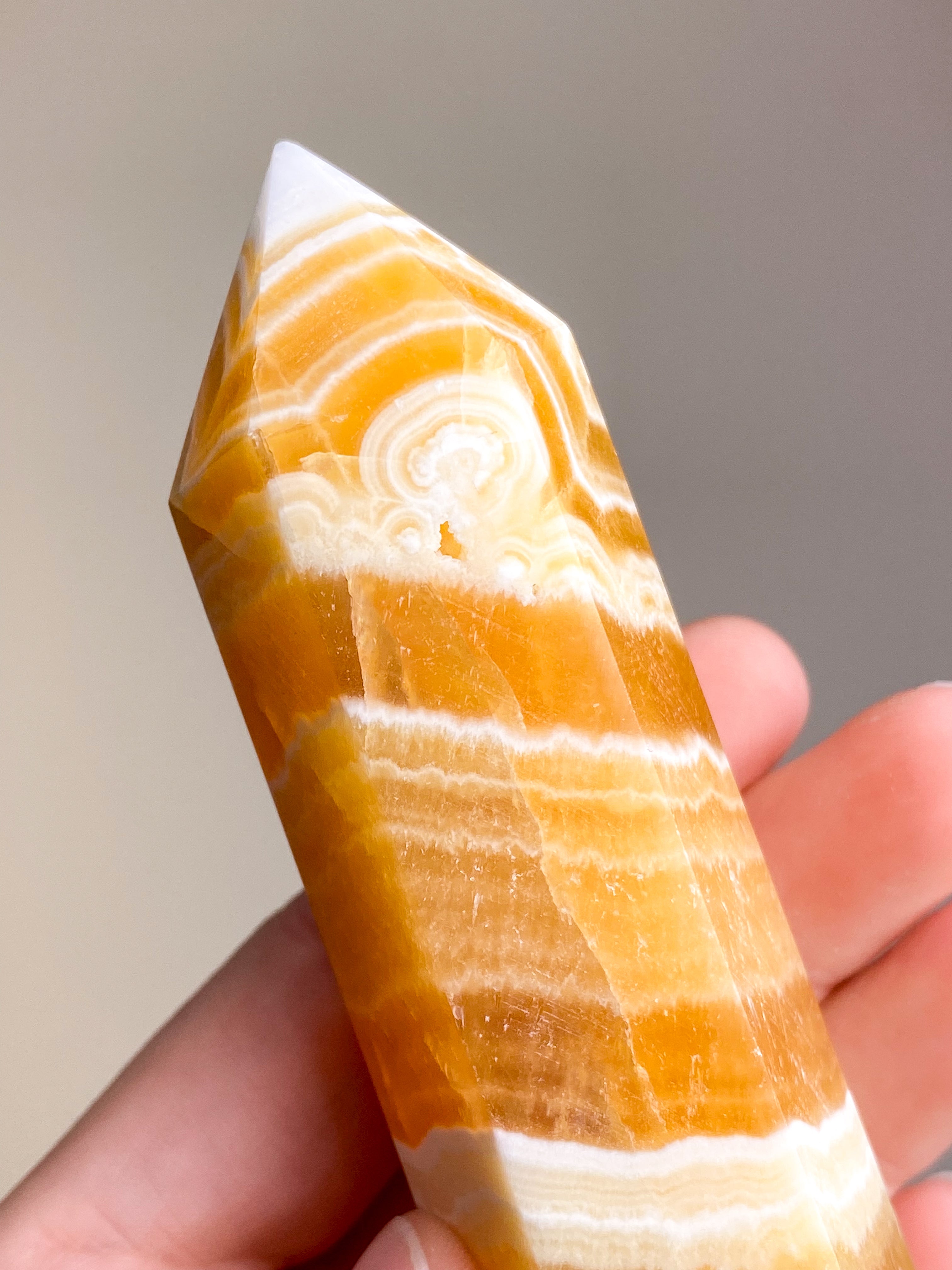 Orange Calcit Tårn Med Bånd (Nr. 5)