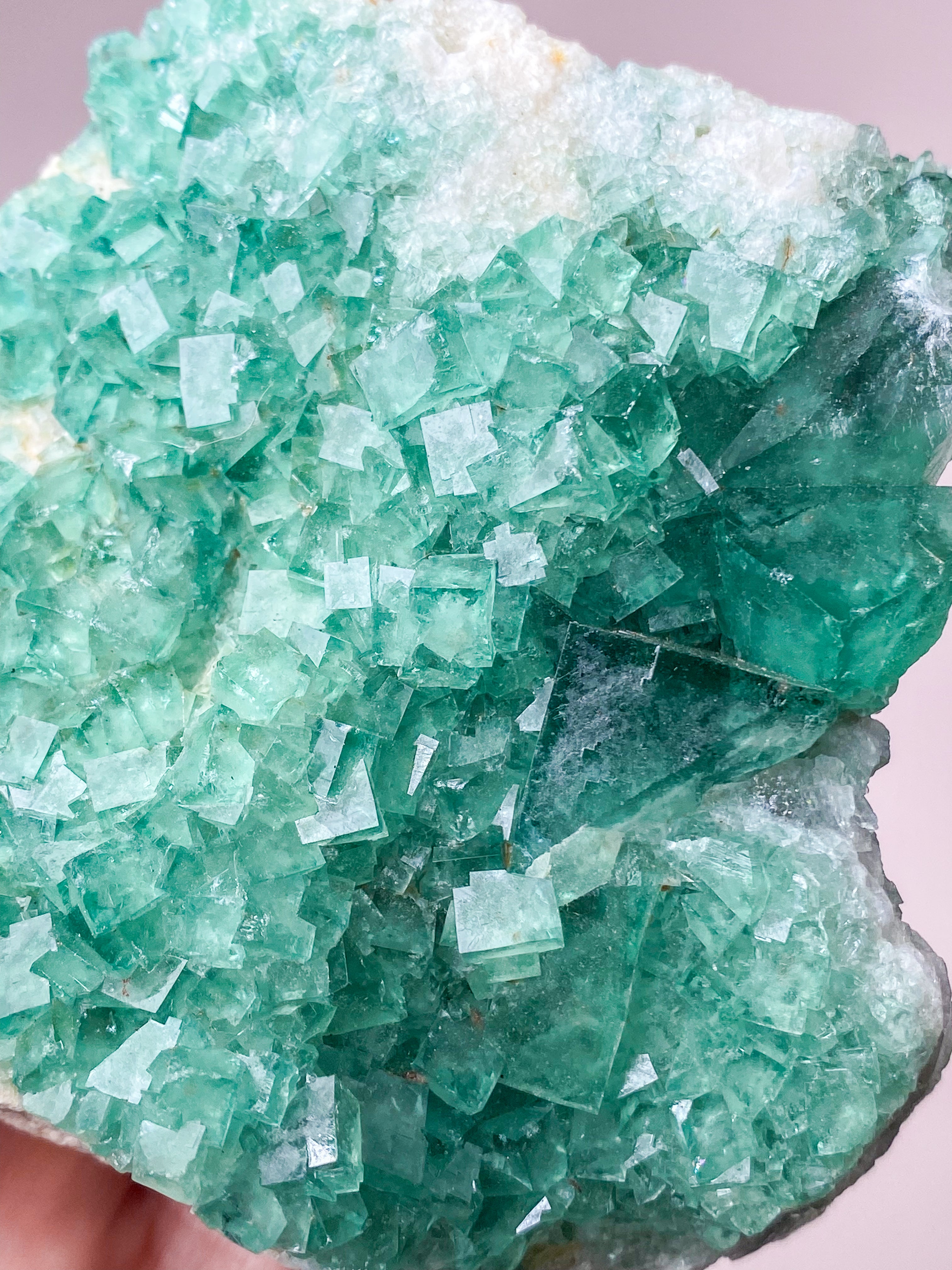 Grøn Kubisk Fluorit Klynge (Nr. 27) Eksklusiv Kvalitet