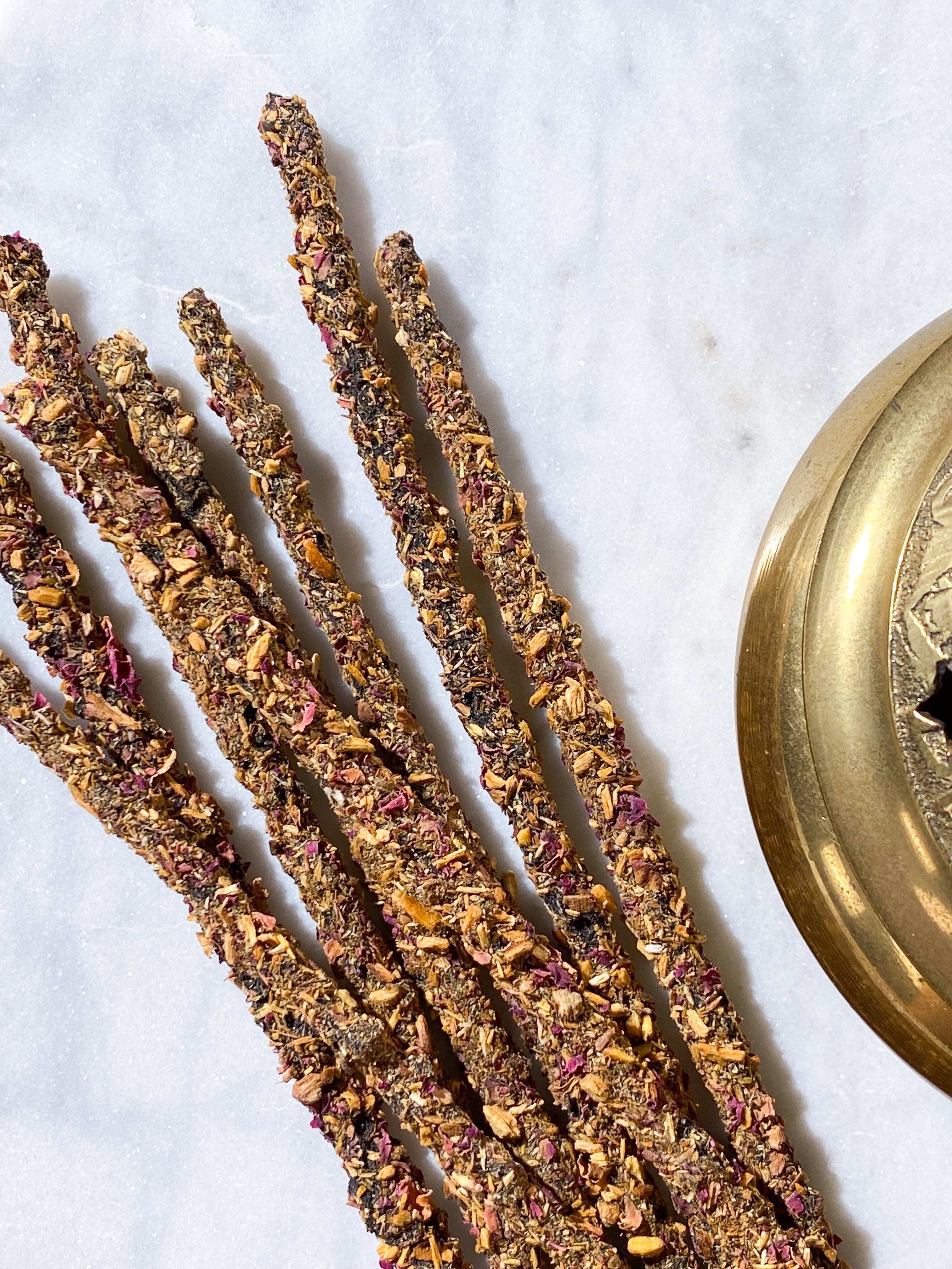 Rosenblad och Palo Santo rökelsepinnar (8 st.)