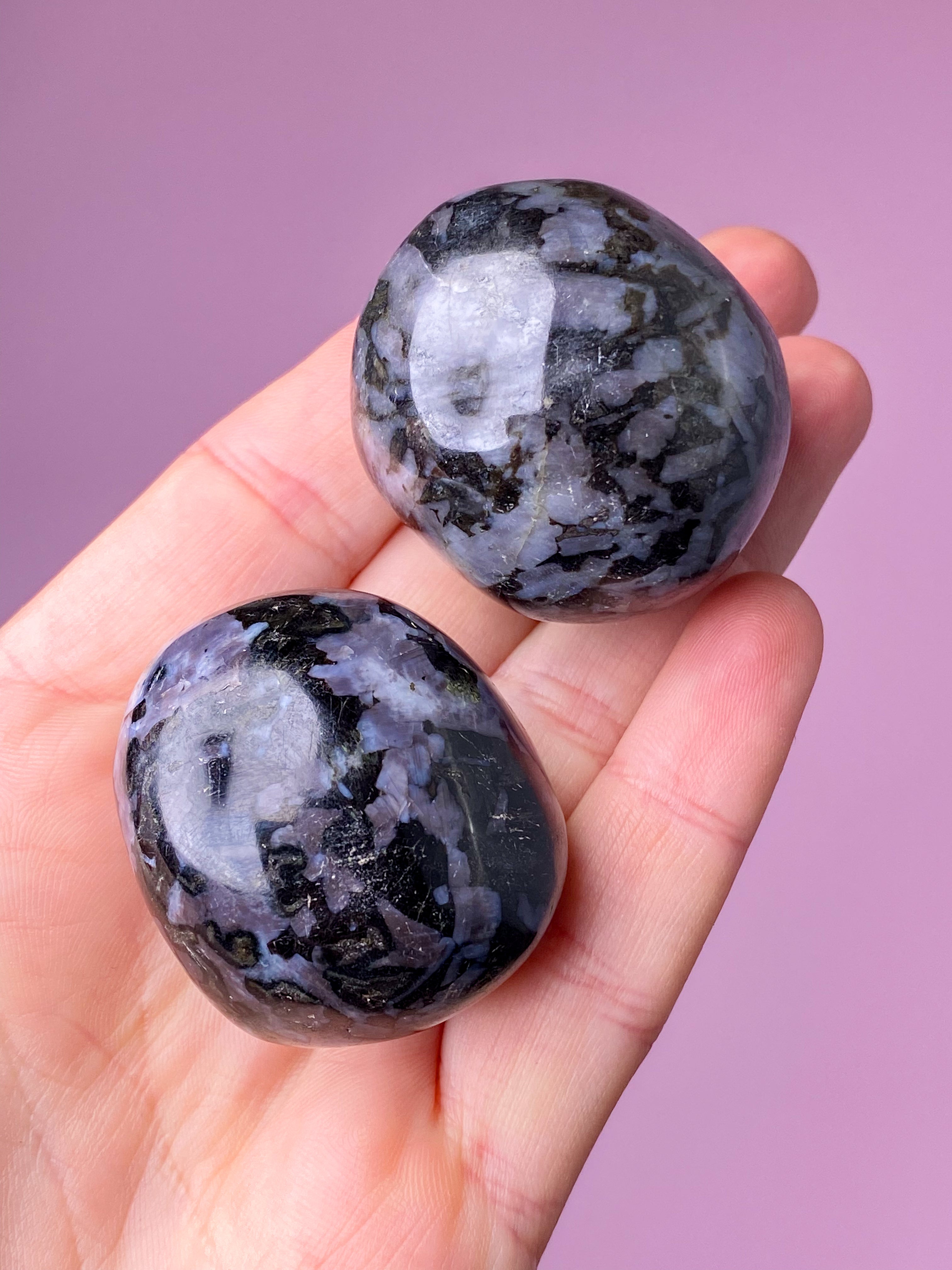 Indigo Gabbro Amulet Pocketest