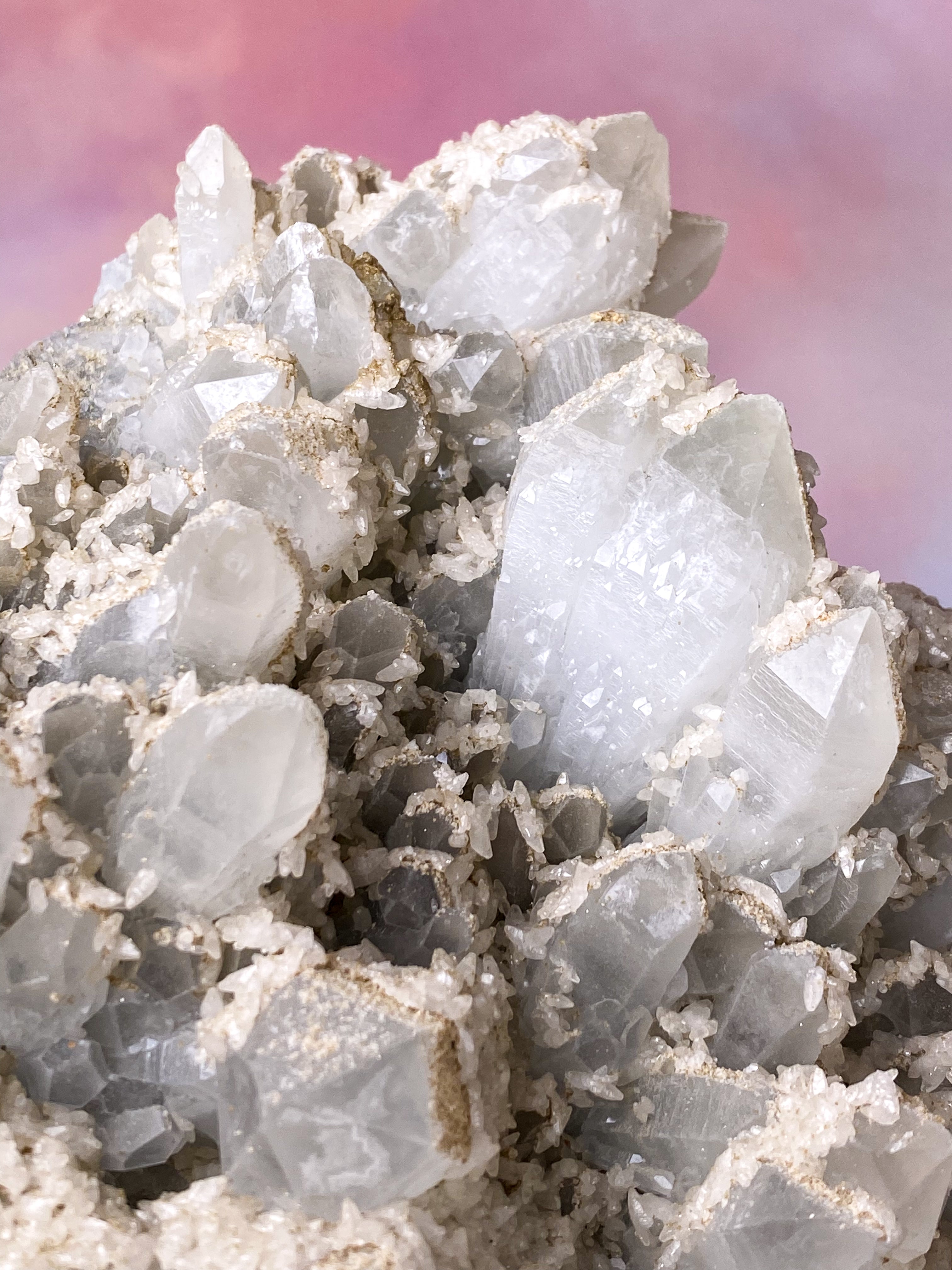 Jättekluster av bergkristaller och kalcit (nr 1)